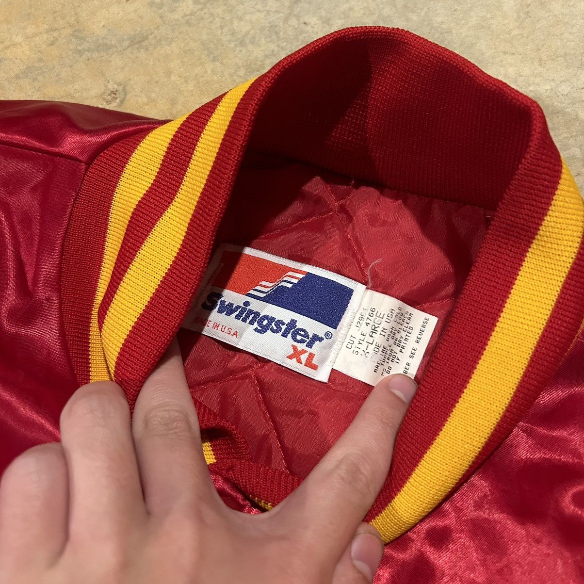 Vintage Crazy Vintage 80s US Marines Swingster Satin Bomber Jacket Size US XL / EU 56 / 4 - 6 Thumbnail