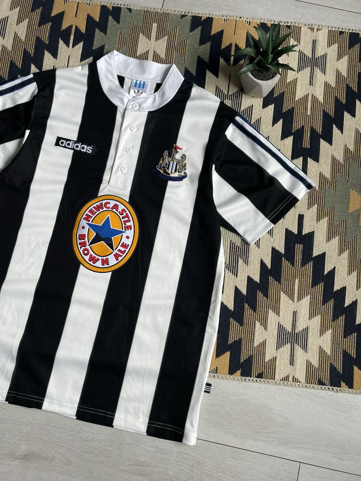 Adidas × Vintage Vintage NewCastle United 1995/97 #9 Shearer Soccer Jersey Size US L / EU 52-54 / 3 - 3 Thumbnail
