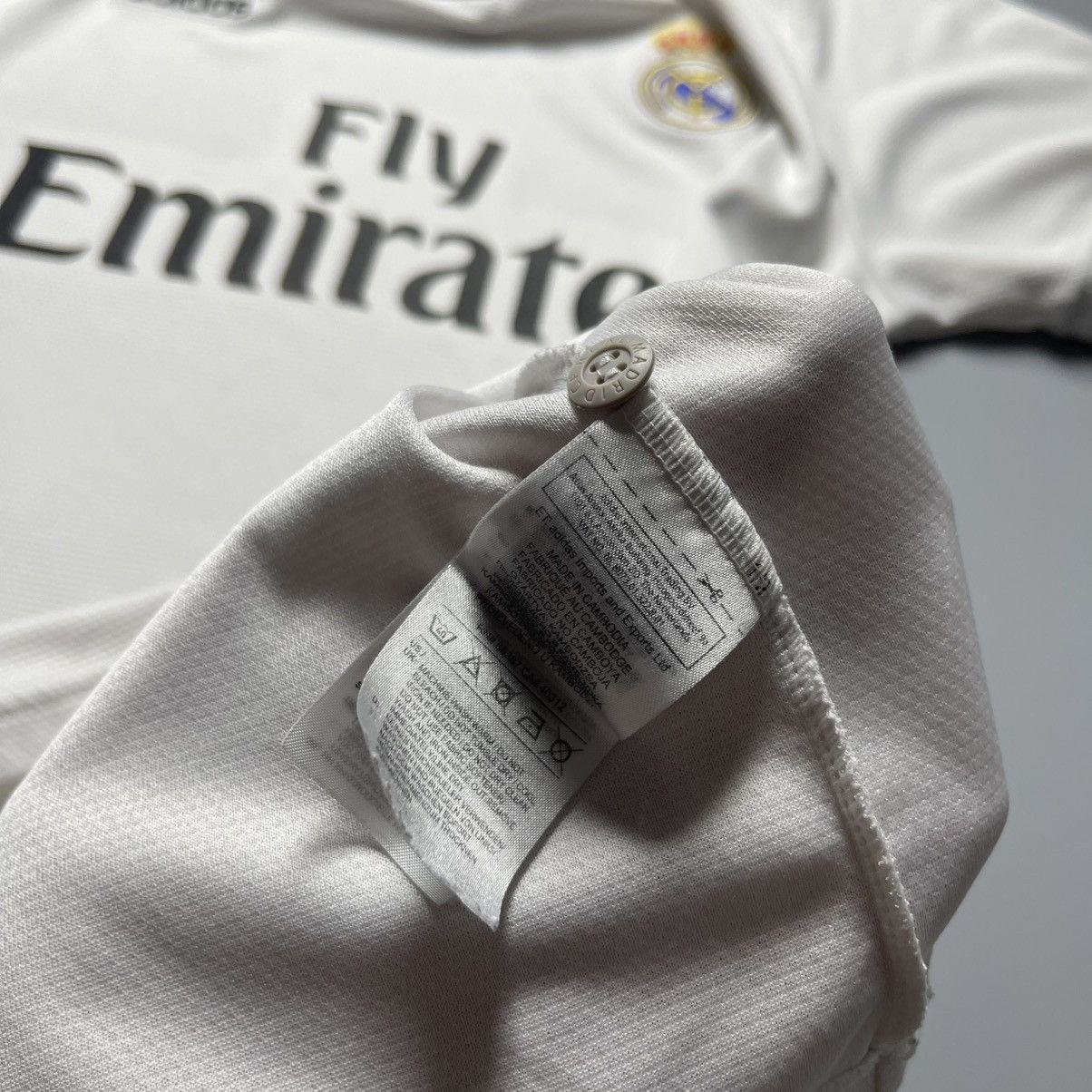 Vintage REAL MADRID ADIDAS 2018/2019 FOOTBALL HOME JERSEY #7 RONALDO Size US L / EU 52-54 / 3 - 11 Thumbnail