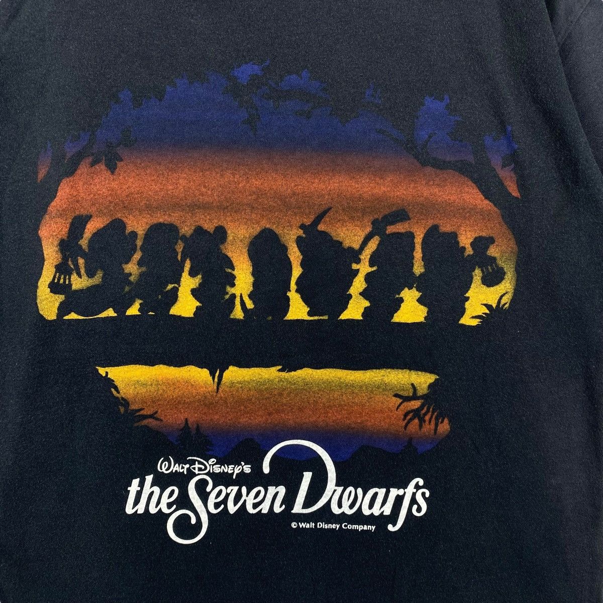 Disney × Vintage Vintage 90's Disney THE SEVEN DWARFS Snow White Cartoon Tee Size US M / EU 48-50 / 2 - 2 Thumbnail