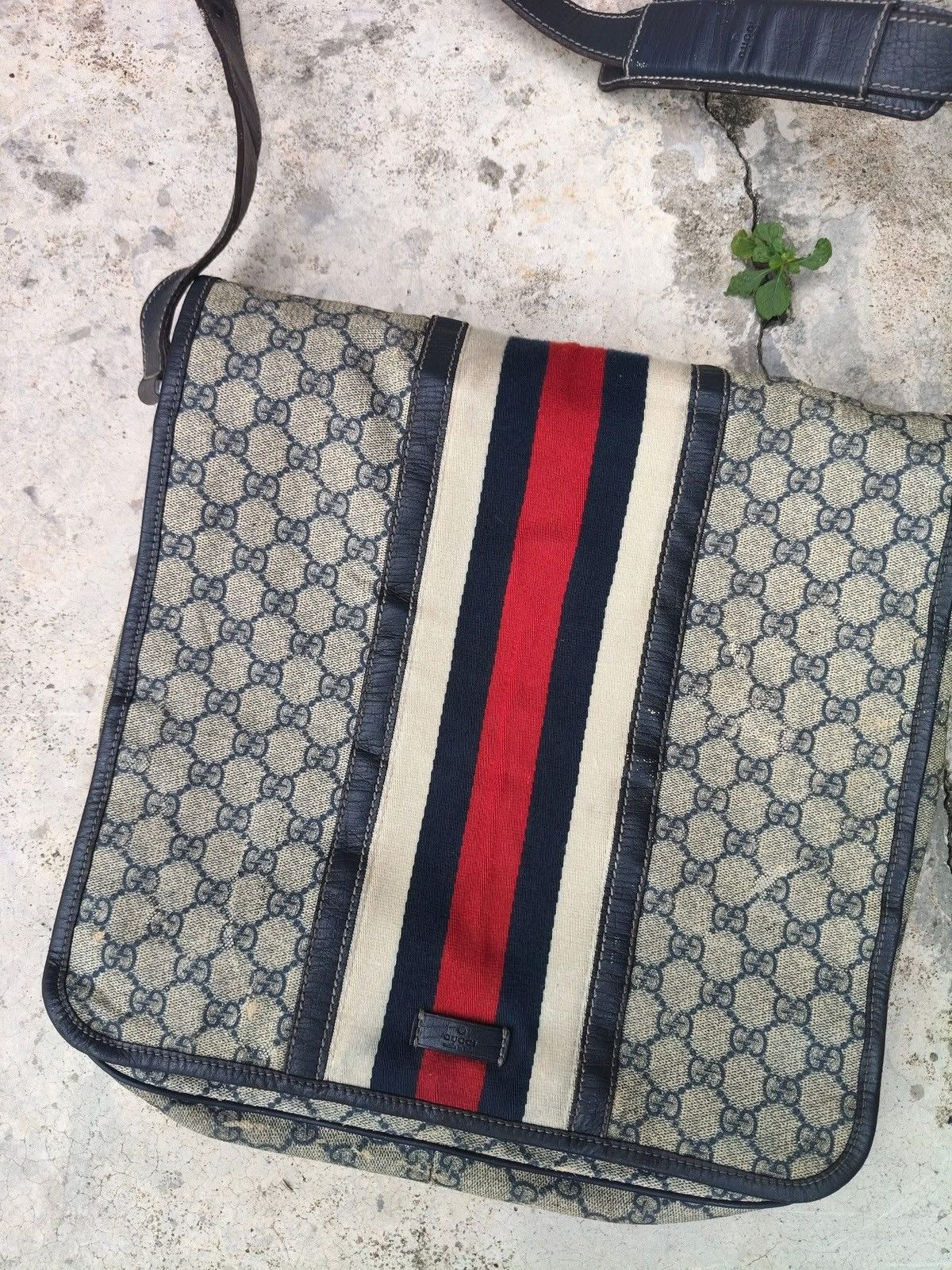 Gucci Authentic GUCCI Large Flap Messenger Bag Beige Navy Blue Size ONE SIZE - 3 Thumbnail