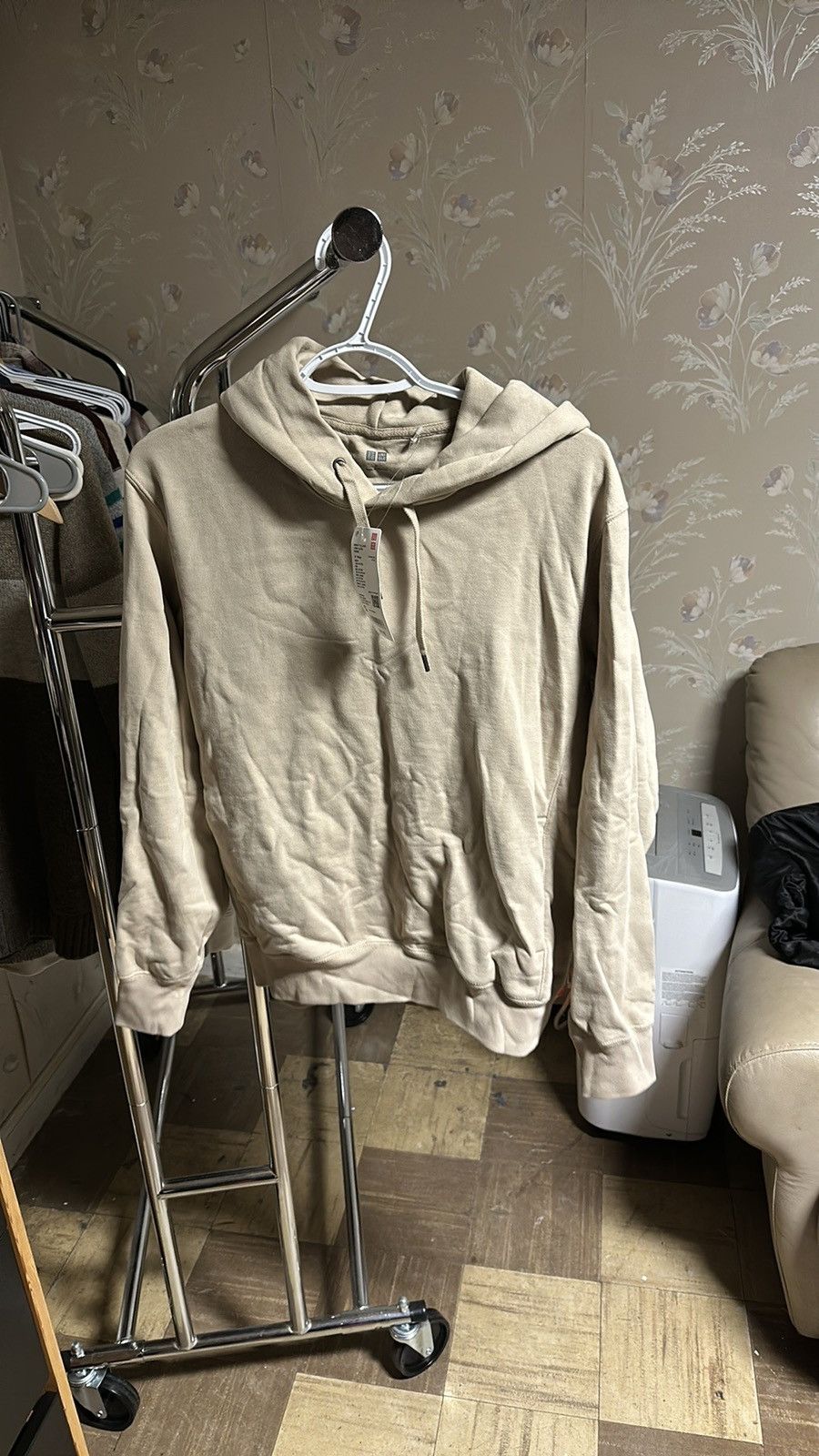 Uniqlo Uniqlo Men’s Beige Hoodie Sweatshirt Size M Size US M / EU 48-50 / 2 - 1 Thumbnail