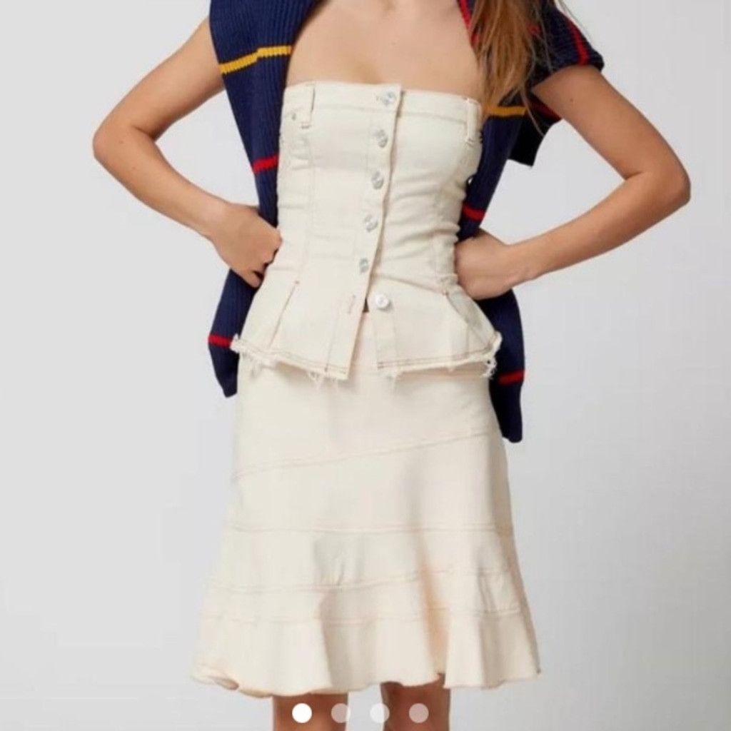 Urban Outfitters Urban Outfitters Millie Fluted Denim Mini Skirt Size 28" / US 6 / IT 42 - 1 Thumbnail