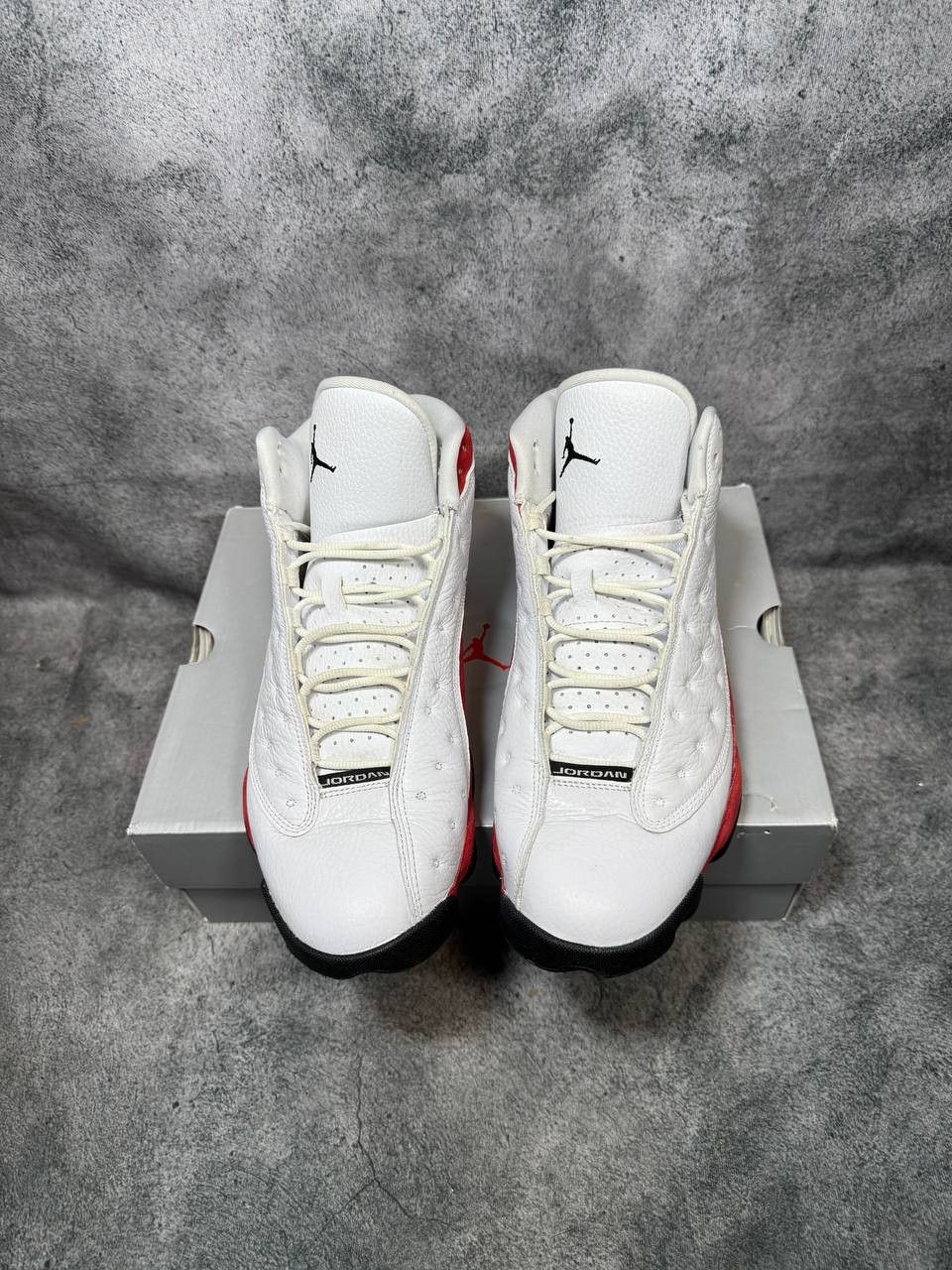 Jordan Brand Size 11 | Jordan 13 Chicago With Box | Pre-Owned Size US 11 / EU 44 - 3 Thumbnail