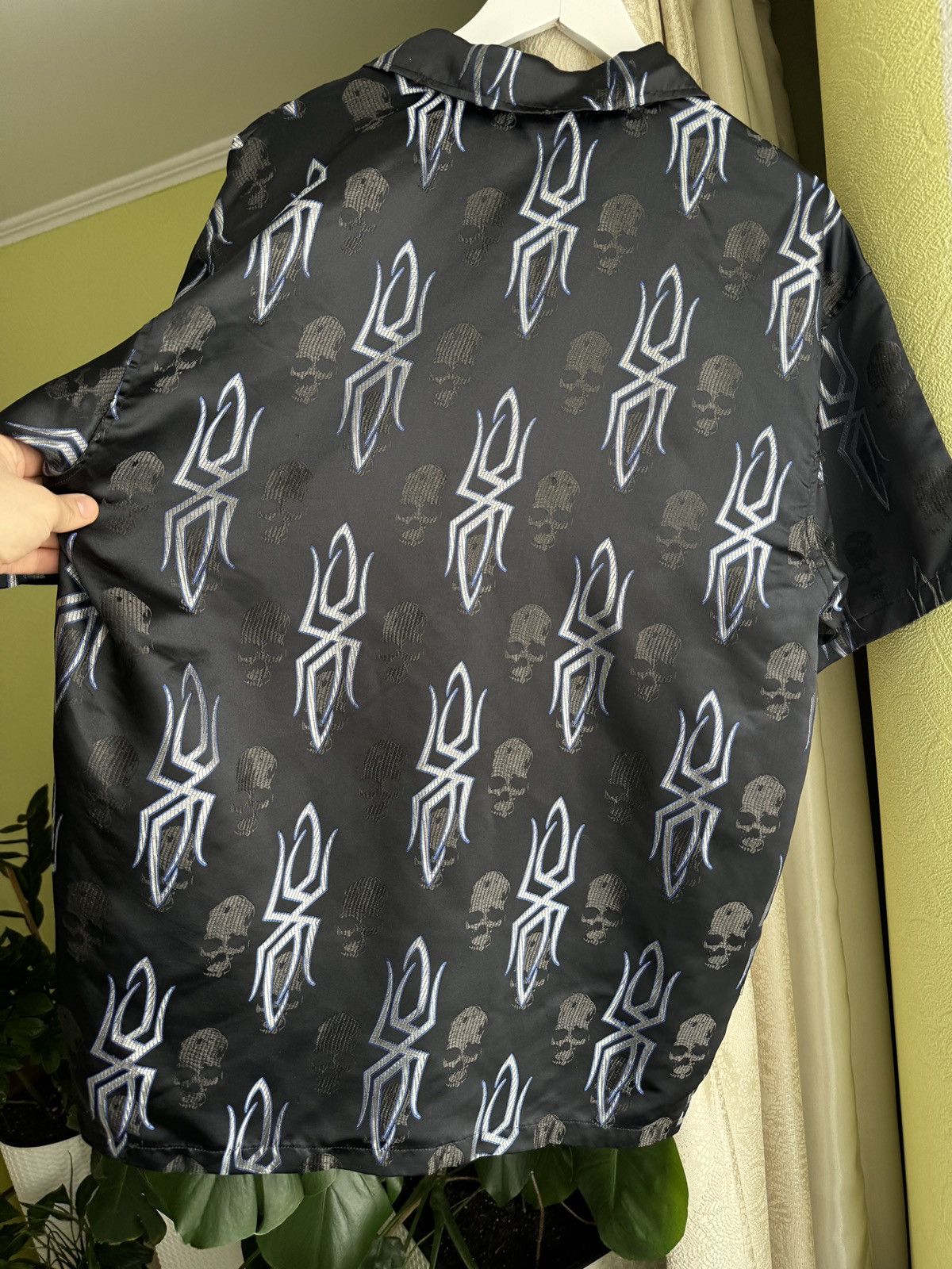 Japanese Brand Vintage Y2K Tribal Skull Short Sleeve Shirt Rave Avant Garde Size US L / EU 52-54 / 3 - 10 Thumbnail