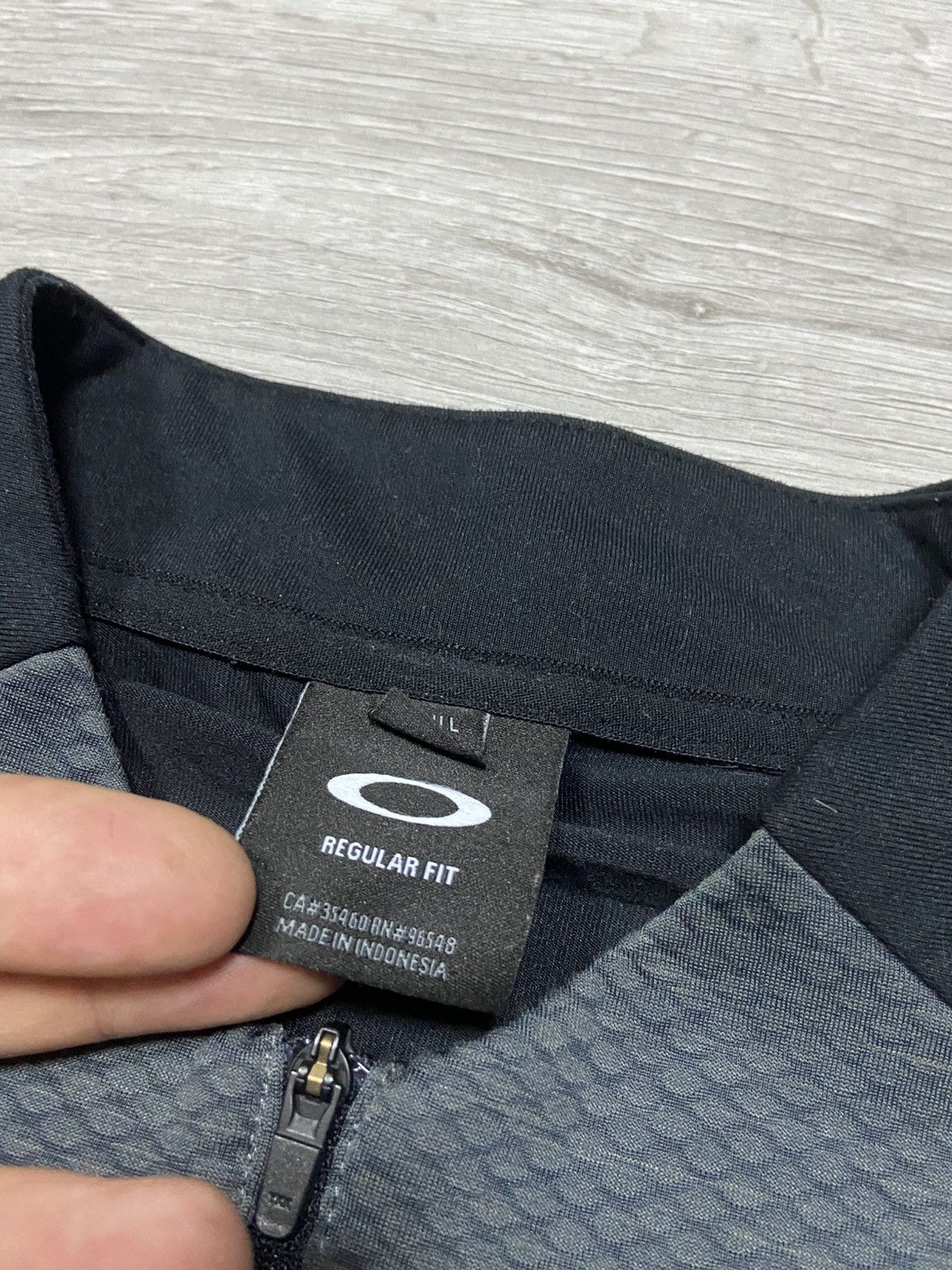 Vintage Oakley vintage 1/3 zip vintage centr logo Size US L / EU 52-54 / 3 - 7 Thumbnail