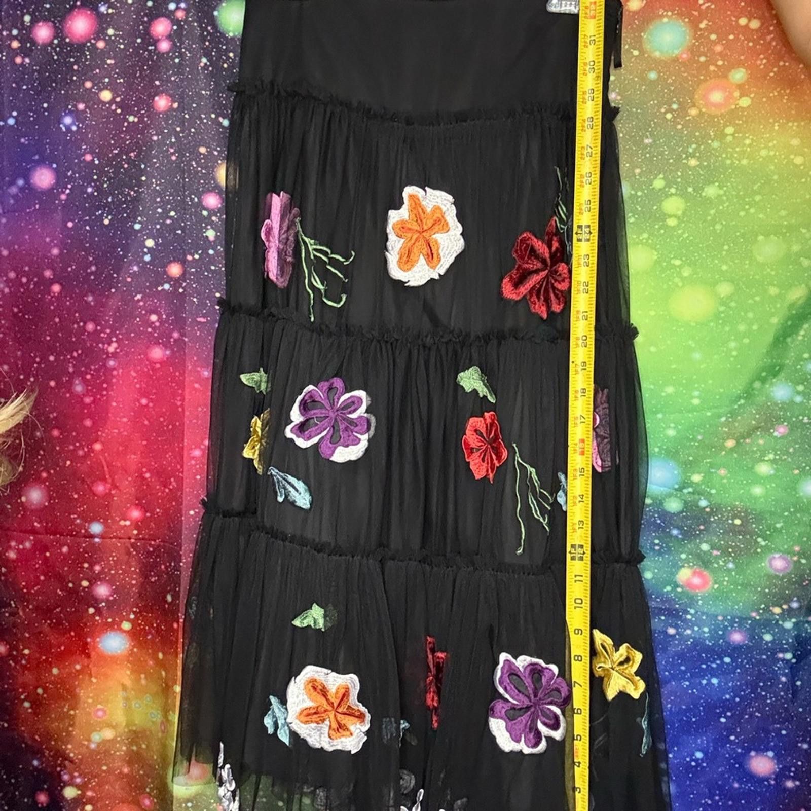 Designer Floral Embroidered Black Skirt Size 27" / US 4 / IT 40 - 4 Thumbnail