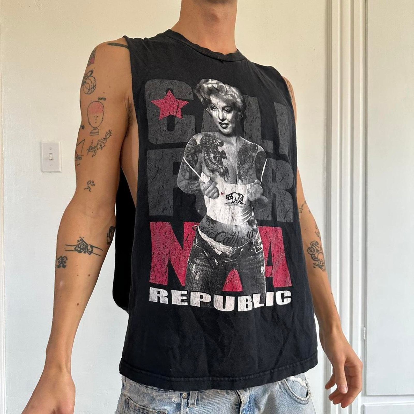 Vintage Swag Vintage Epic Y2K Cali Tattoo Girl Cutoff Tank Top Shirt Size US L / EU 52-54 / 3 - 1 Thumbnail