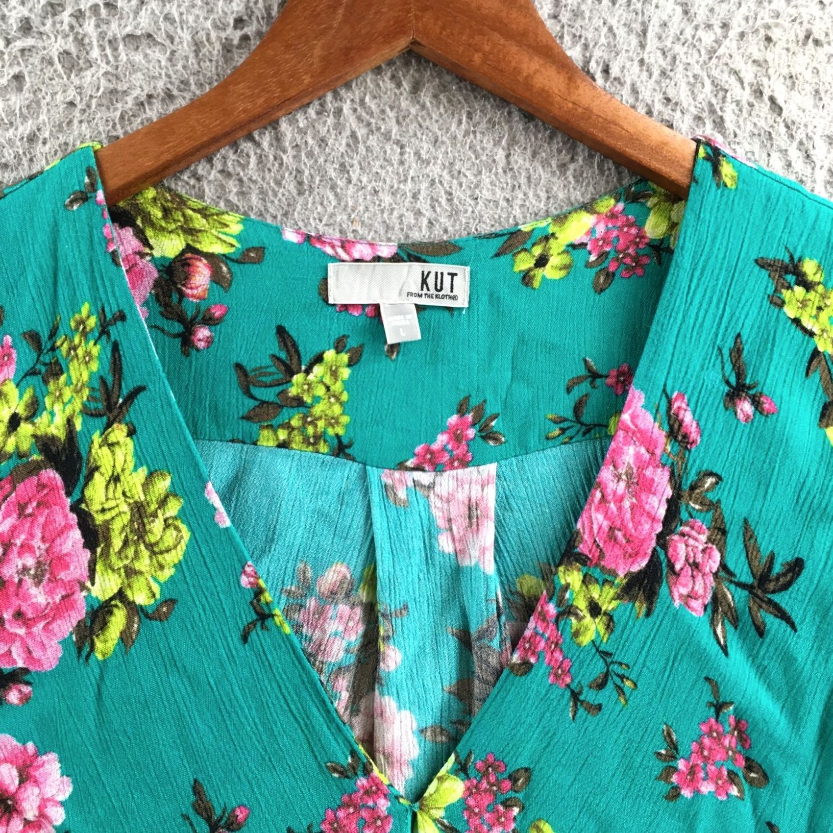 Vintage KUT from the Kloth Blouse Womens L Green Sleeveless Surplice Floral Top Rayon Shirt Size L / US 10 / IT 46 - 3 Thumbnail