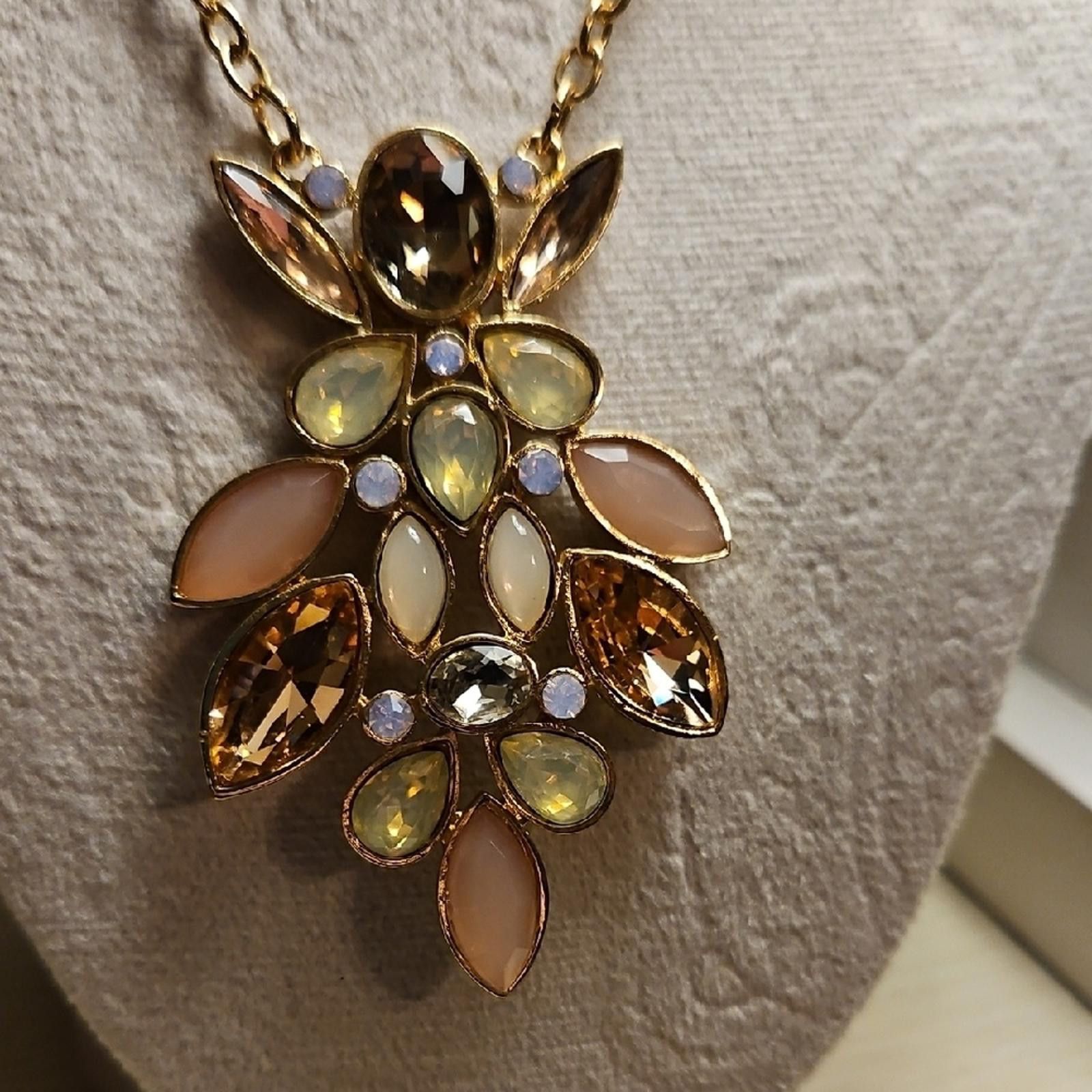 Other Elegant Gold and Pink Necklace Size ONE SIZE - 5 Thumbnail
