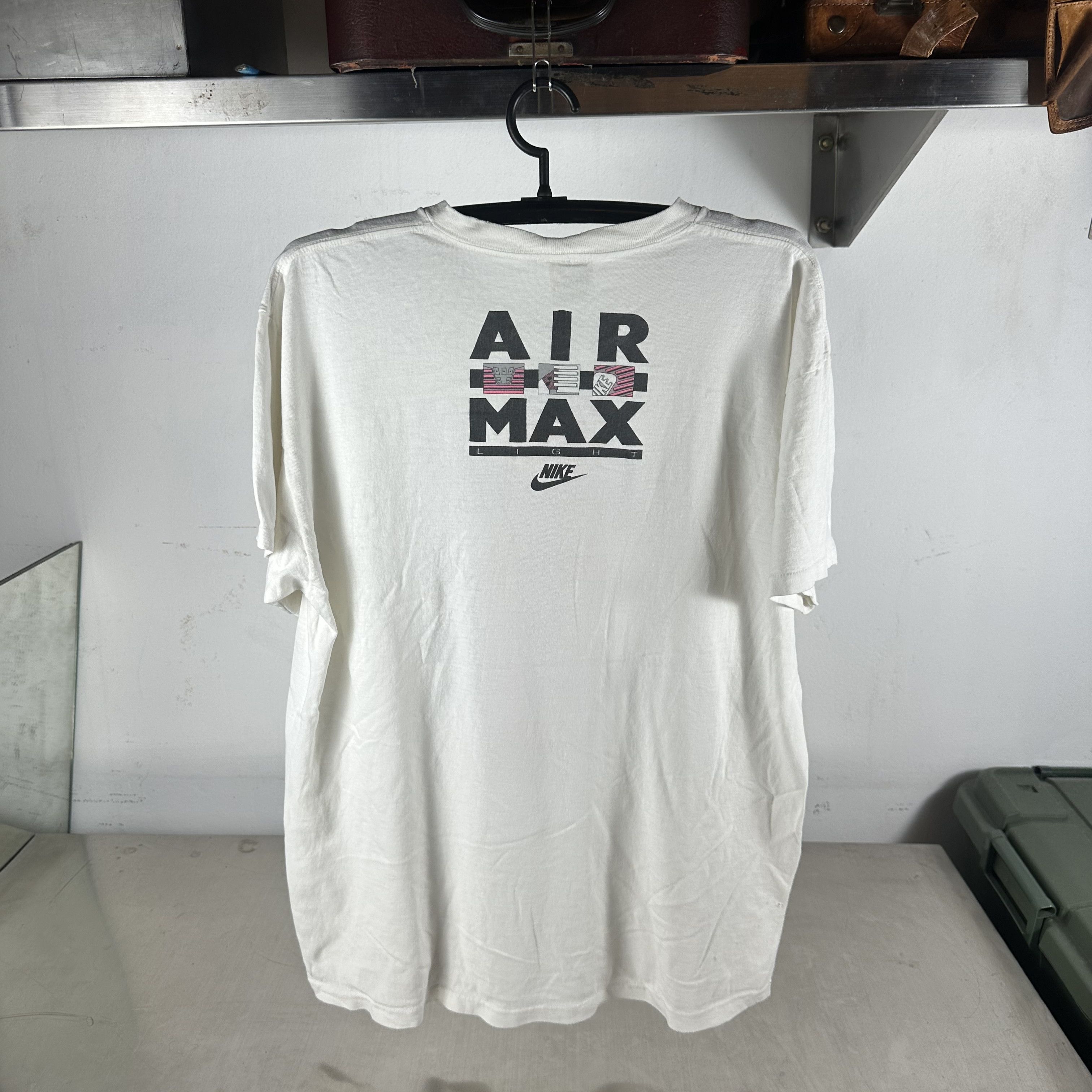 Vintage 90s Nike Air Max Light Sneakers Promo Single Stitch T-Shirt Size US XL / EU 56 / 4 - 3 Thumbnail