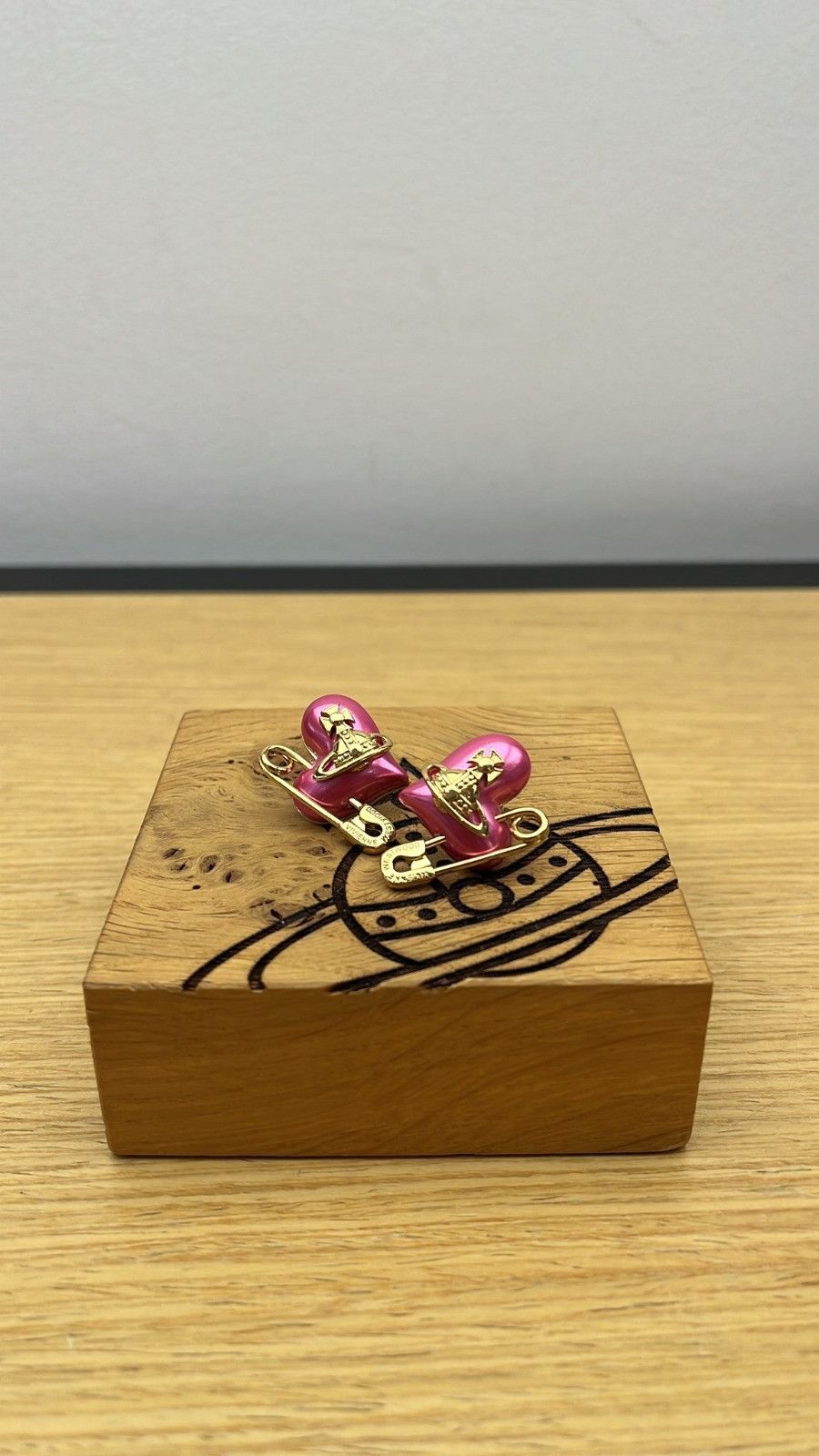 Vivienne Westwood o1f1d3z1025 Size: OS / Orietta Earrings in Gold/Candy Pink Size ONE SIZE - 1 Preview