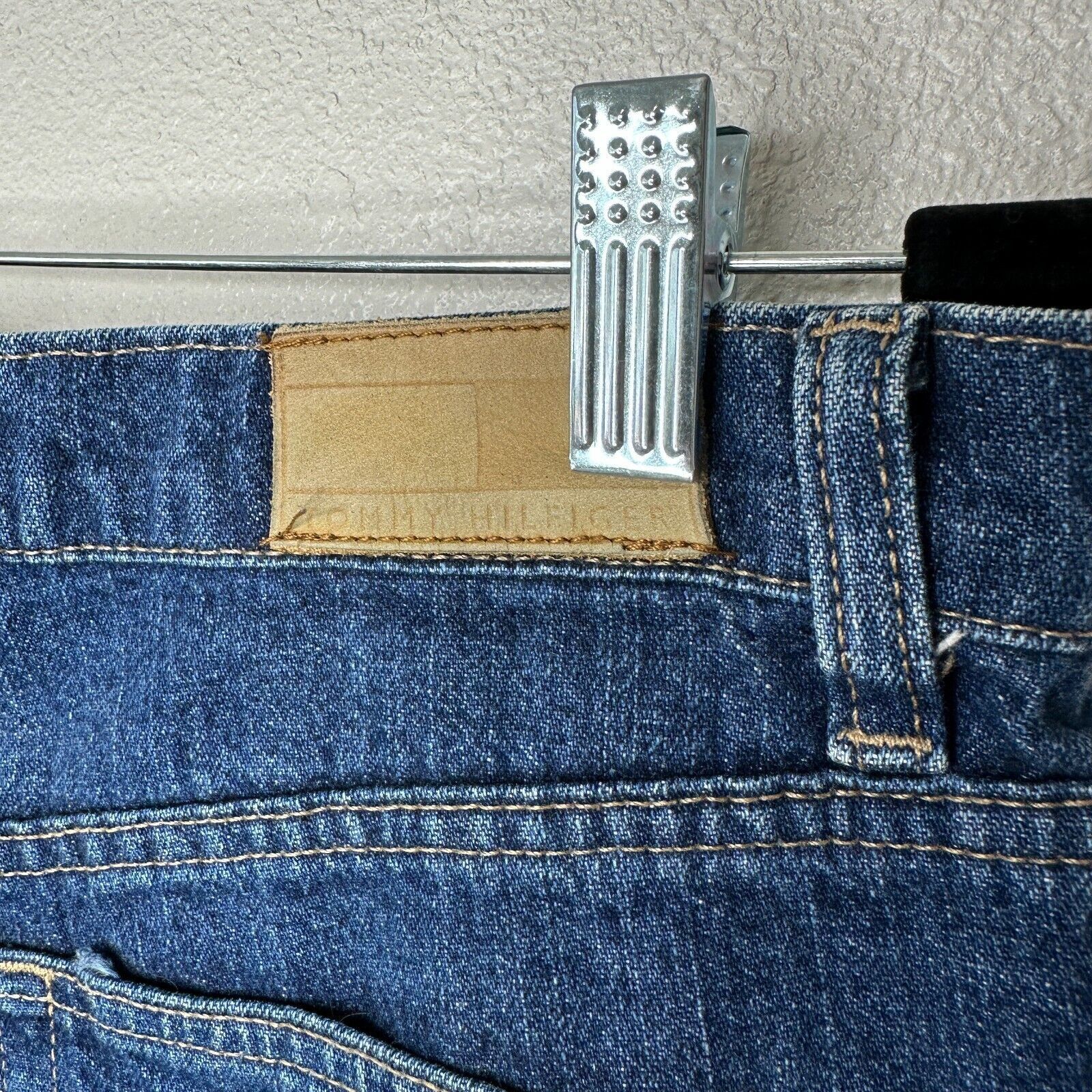 Tommy Hilfiger Tommy Hilfinger Blue Mid Rise Boyfriend Jean Shorts Logo 4 Size 27" / US 4 / IT 40 - 5 Thumbnail