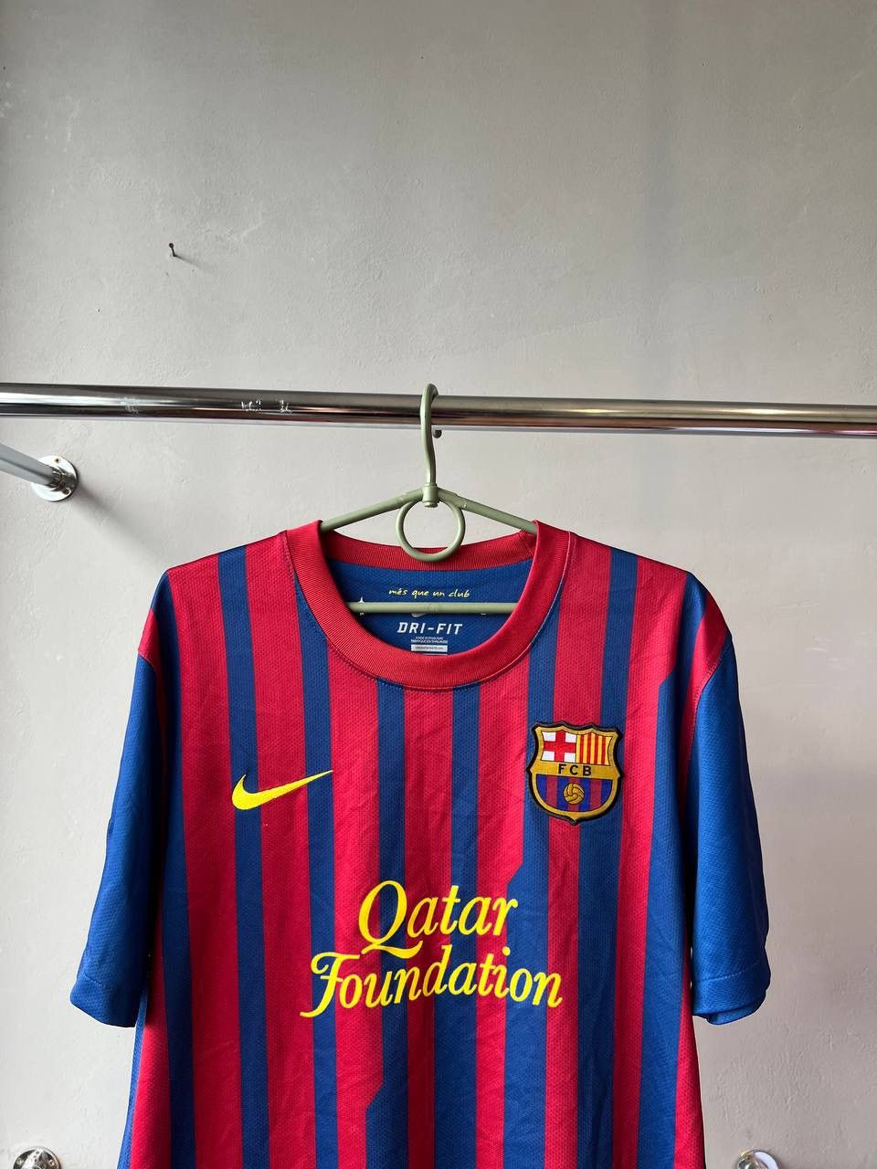 Nike 2011/12 BARCELONA FC HOME SOCCER JERSEY SHIRT NIKE SIZE M Size US M / EU 48-50 / 2 - 4 Thumbnail