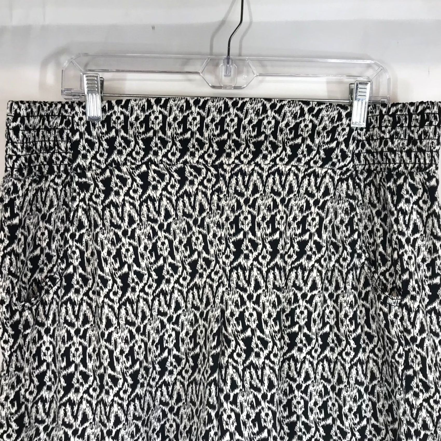 Vintage VINTAGE Lane Bryant Women's Black White Ikat Print Elastic Waist Shorts 14/16 Size 36" / US 14 / IT 50 - 2 Thumbnail