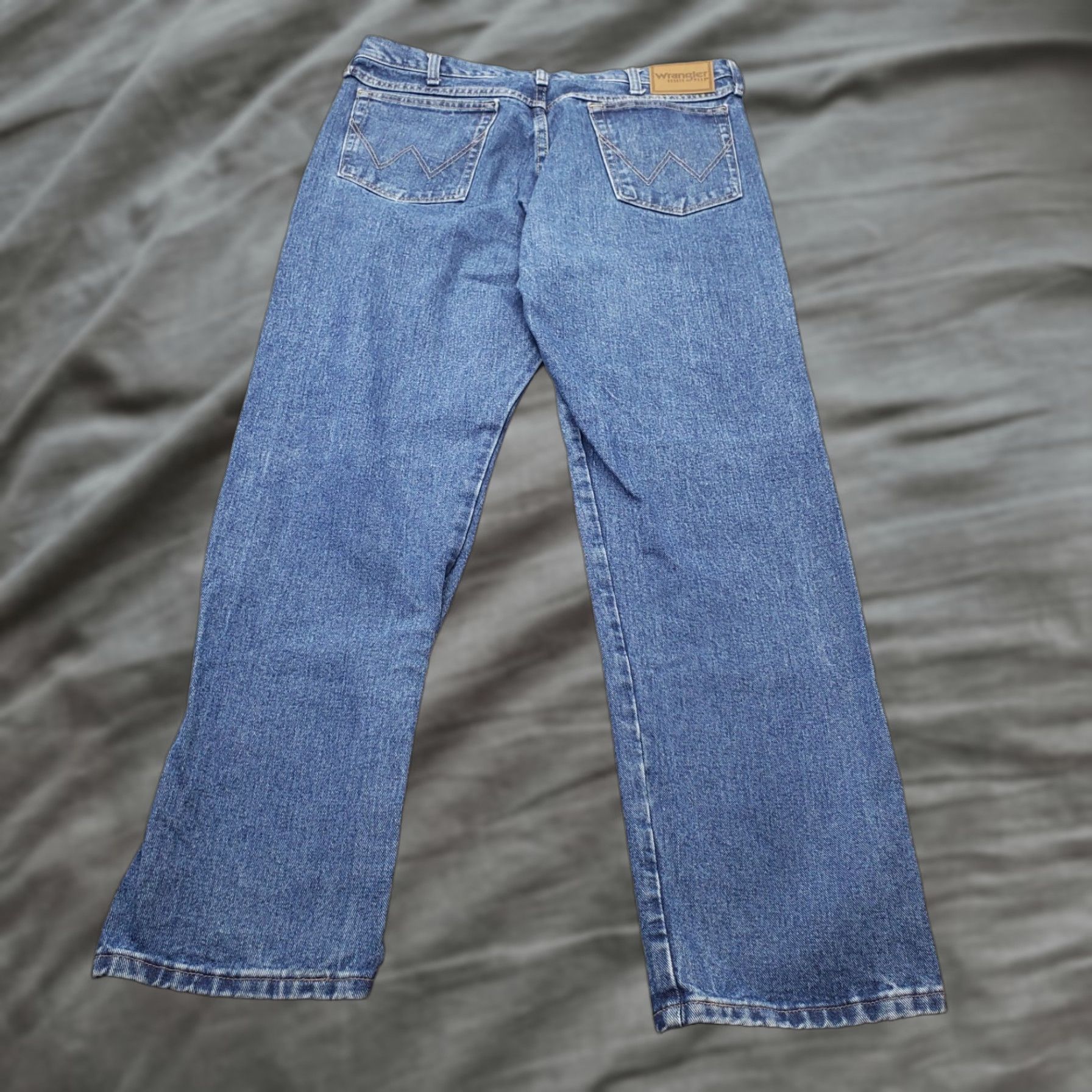 Wrangler Wrangler Mens Jeans 36 Blue Denim Rugged Wear Work Straight Relaxed Fit 1035001AL Regular Size 36 Blue Denim Mens Jeans Size US 36 / EU 52 - 1 Thumbnail