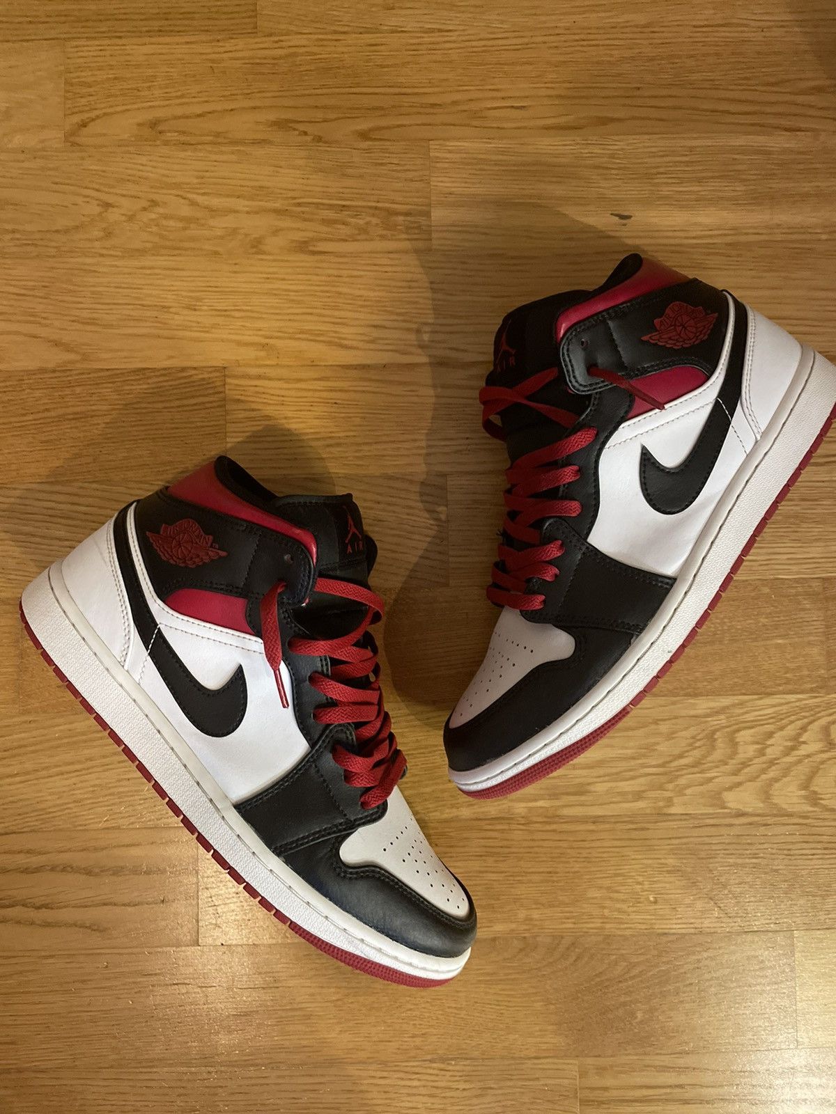 Jordan Brand Jordan 1 mid Size US 10.5 / EU 43-44 - 1 Thumbnail