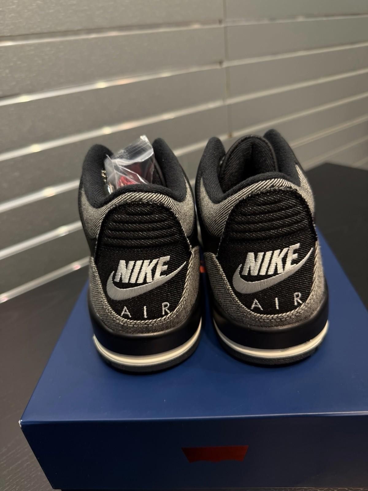 Jordan Brand Nike Air Jordan 3 Retro Levi’s Black IR0914-400 Men’s (9) Size US 9 / EU 42 - 6 Thumbnail
