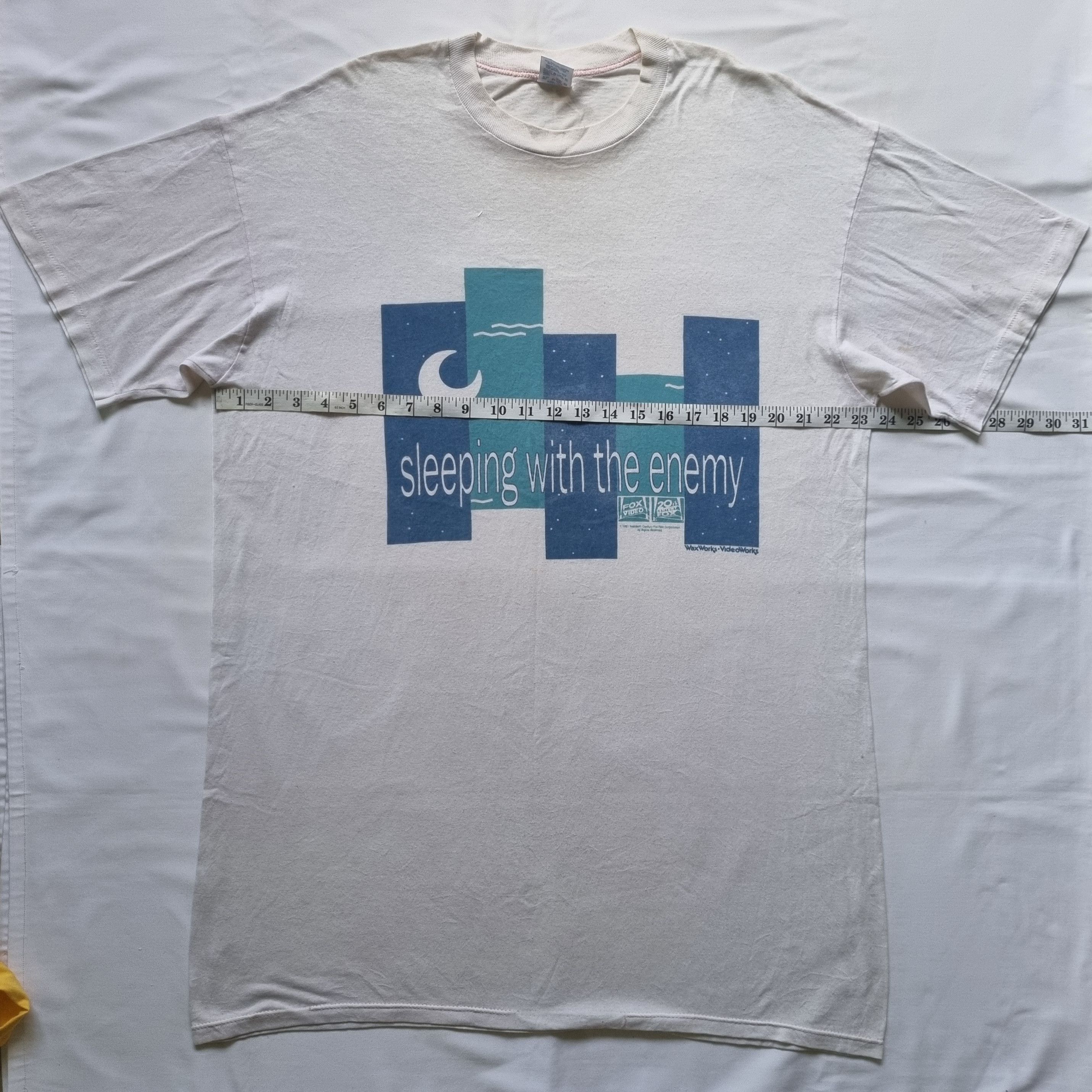Jerzees × Vintage Vintage 20th Century Fox 90s Sleeping With The Enemy T Shirt Size US XL / EU 56 / 4 - 3 Thumbnail