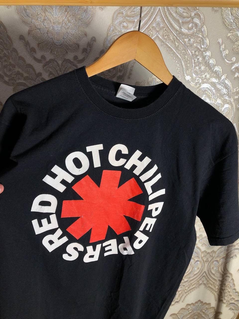 Band Tees VINTAGE HOT CHILI PEPPEERS RED ROCK T-SHIRT RETRO METAL 90s Size US L / EU 52-54 / 3 - 2 Thumbnail