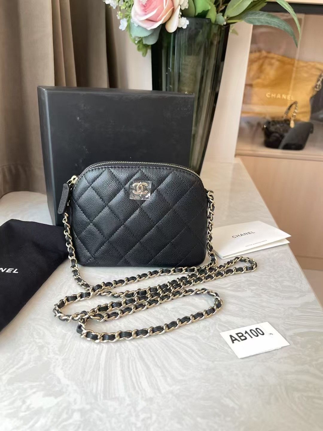 Chanel Pre-loved Bag Very good condition Size ONE SIZE - 1 Thumbnail