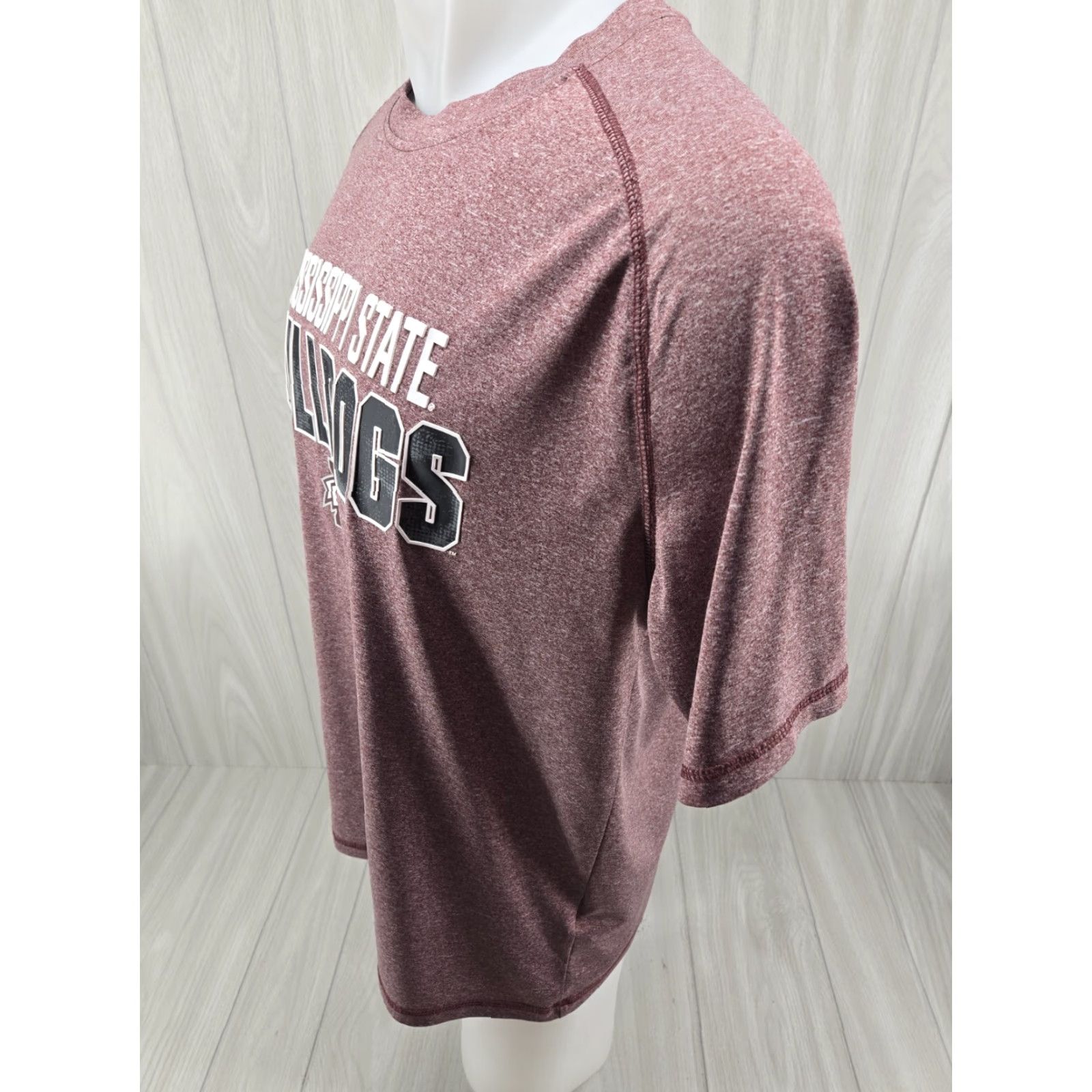 Vintage VINTAGE Mississippi State College Large Red T-Shirt Raised Letters Russell Men L Red Graphic Print College 90s Mens Size US L / EU 52-54 / 3 - 5 Thumbnail