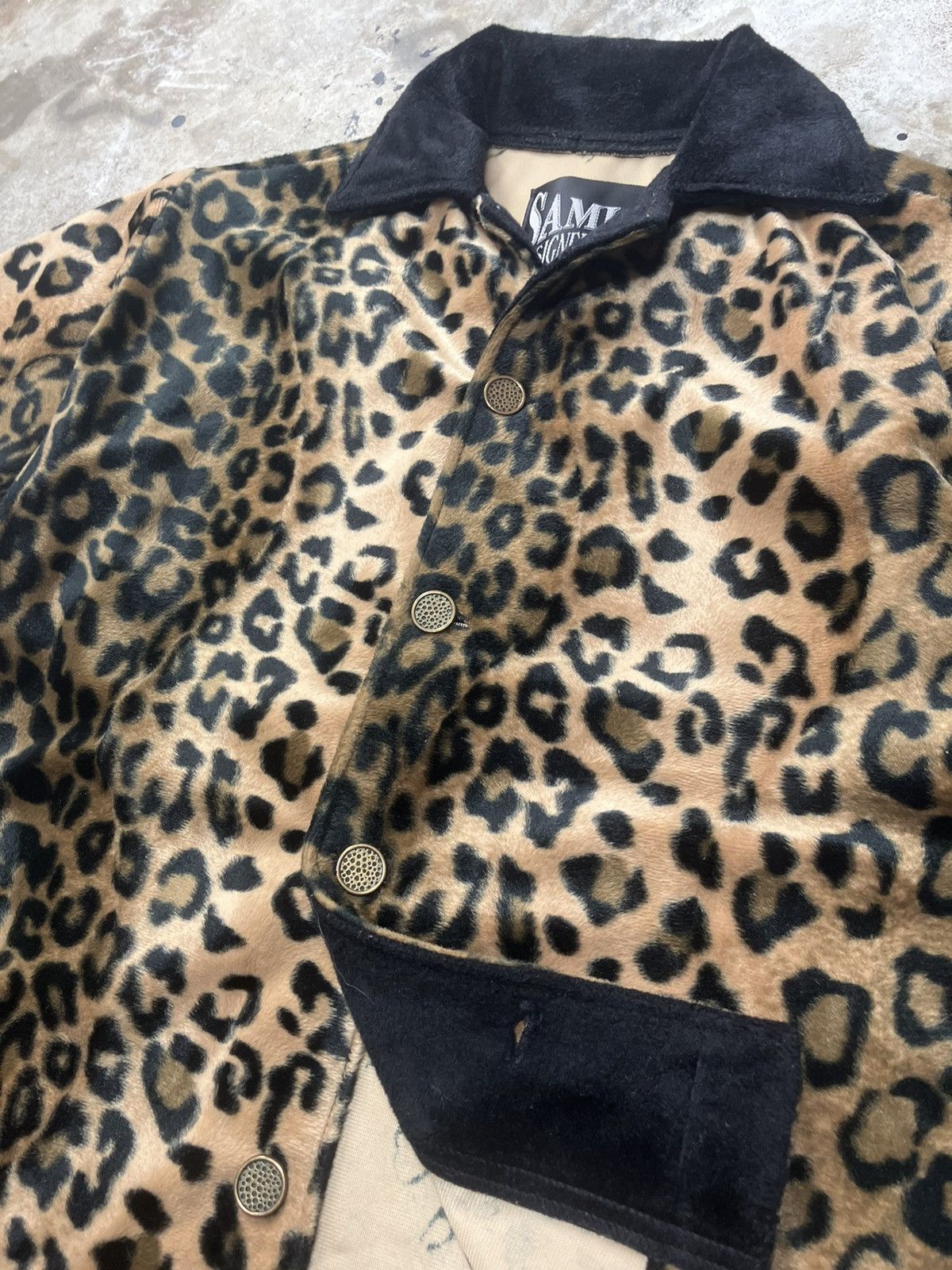 Japanese Brand 80’s Velour Leopard Print Collared Shirt Size US XS / EU 42 / 0 - 2 Thumbnail
