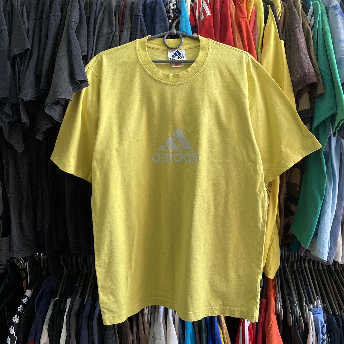Adidas × Vintage Vintage Adidas Big Centre Logo 90’s Streetwear tee Size US S / EU 44-46 / 1 - 1 Thumbnail