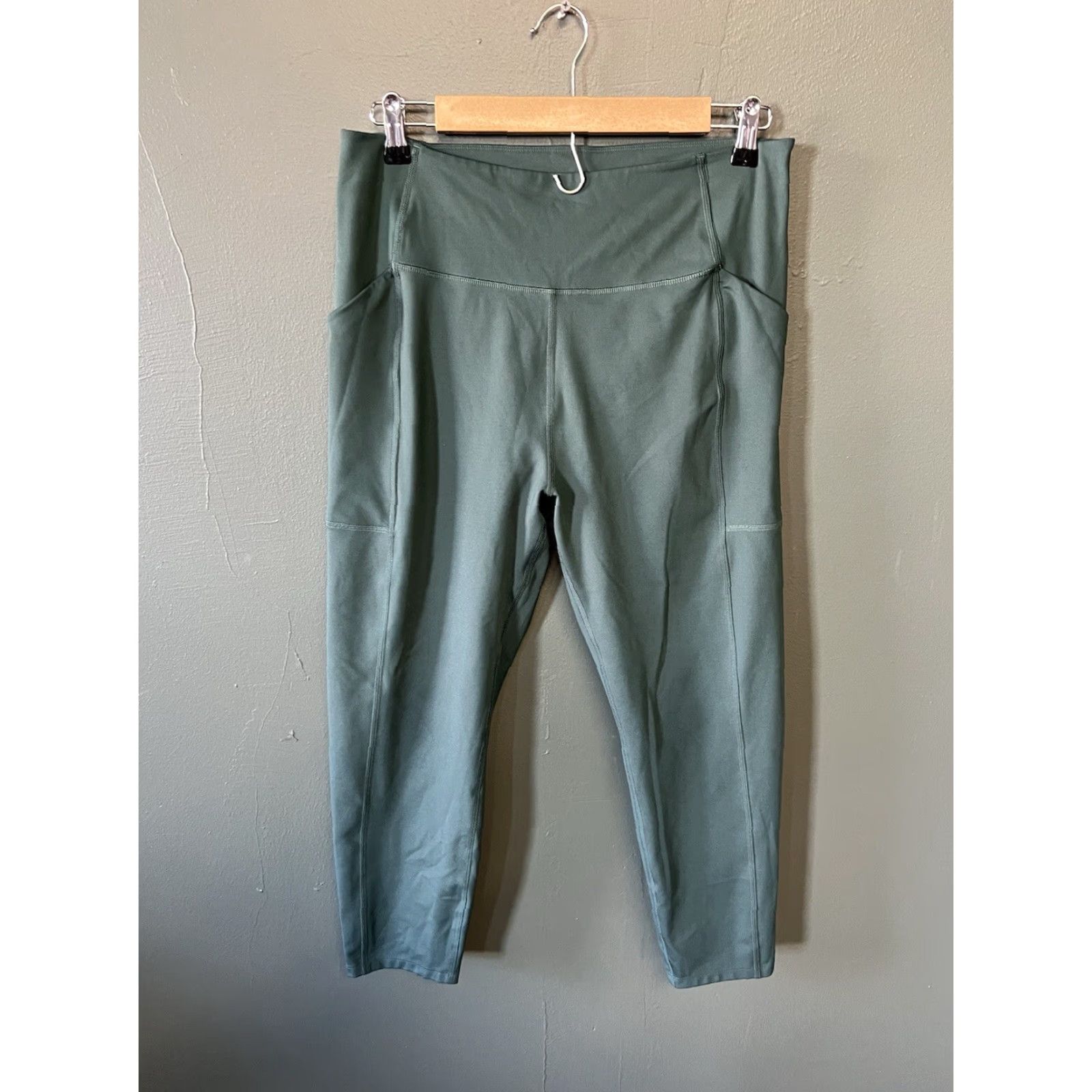 Girlfriend Collective Girlfriend Collective Leggings Capri Womens Green 2XL Athletic Activewear Size 2XL Womens Leggings Capri Green 2XL Size 40" / US 18 - 2 Thumbnail