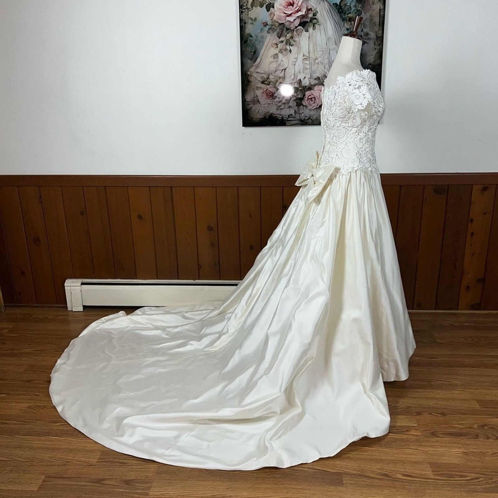 Vintage Gorgeous Vintage 1980s/90s Off Shoulder Silk Wedding Gown! Size M / US 6-8 / IT 42-44 - 4 Thumbnail