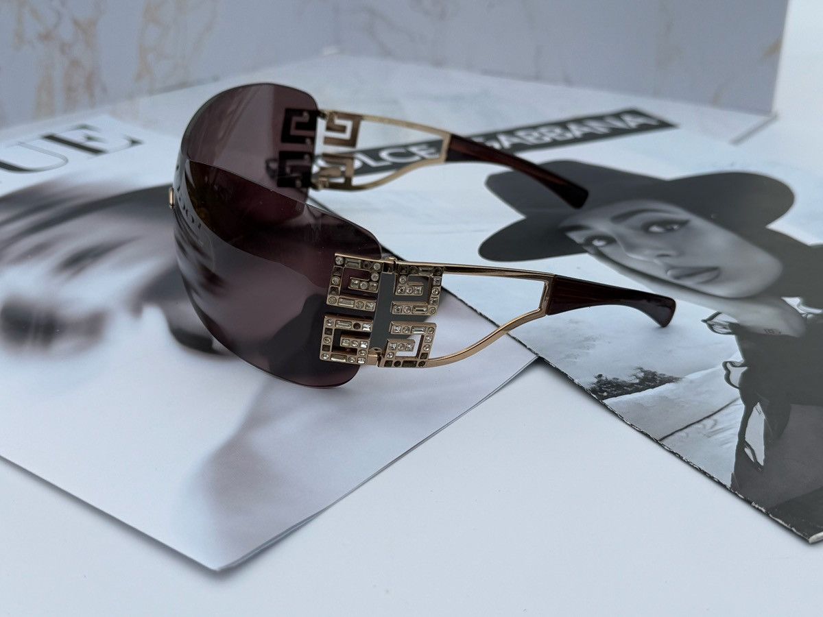 Givenchy Givenchy vintage sunglasses SGV213S Size ONE SIZE - 16 Thumbnail