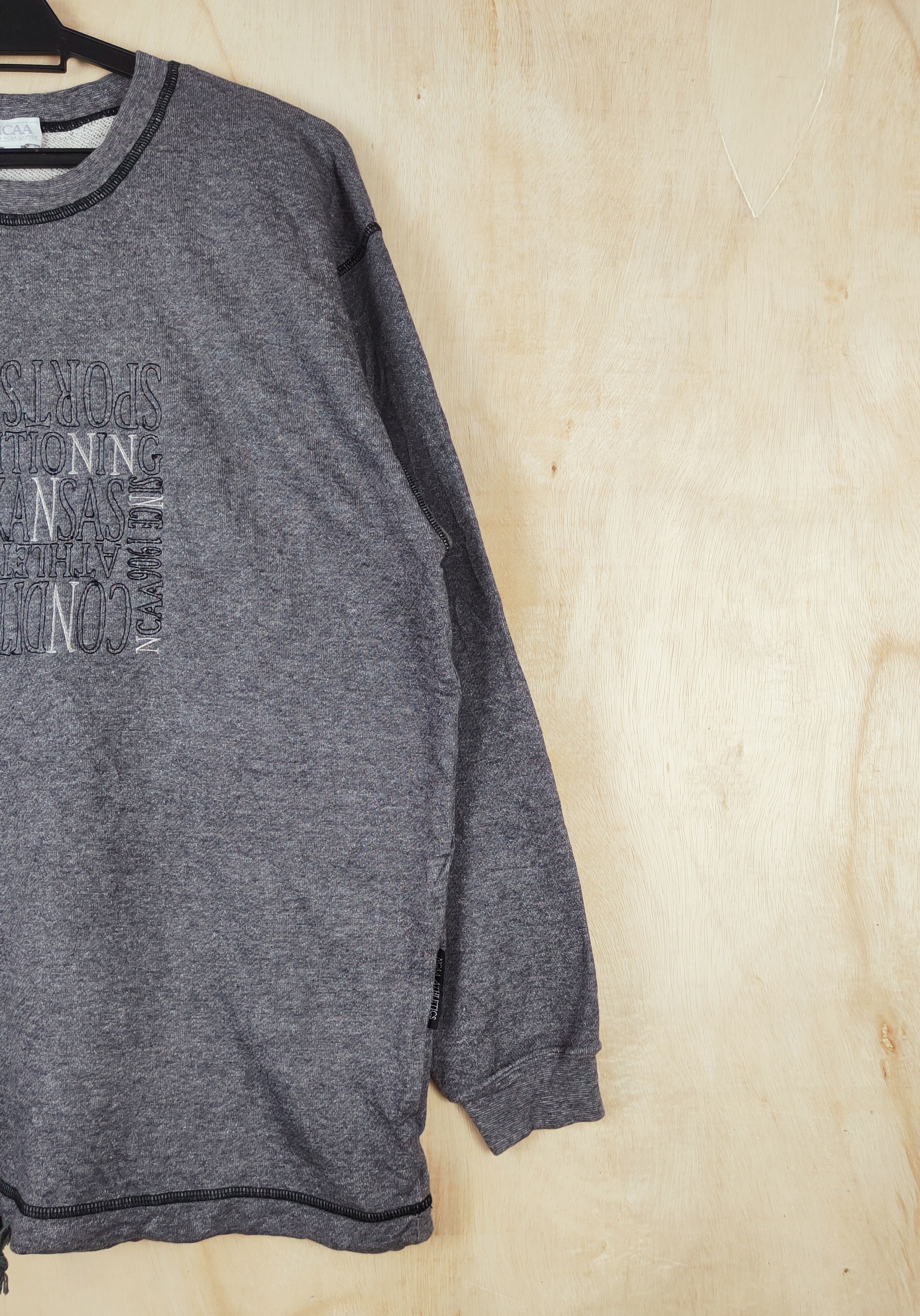 NCAA × Vintage Vintage NCAA Dark Gray Sweatshirts Authentic item Size US L / EU 52-54 / 3 - 7 Thumbnail