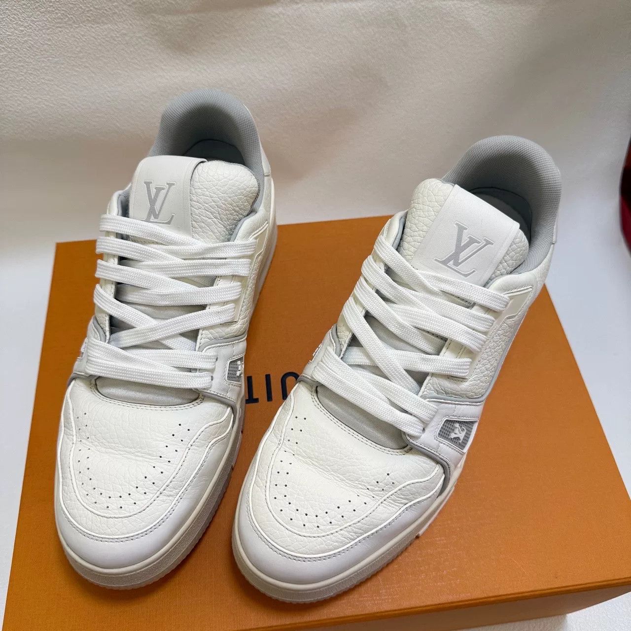 Louis Vuitton louis vuitton white leather trainer sneakers Size US 7.5 / EU 40-41 - 1 Thumbnail
