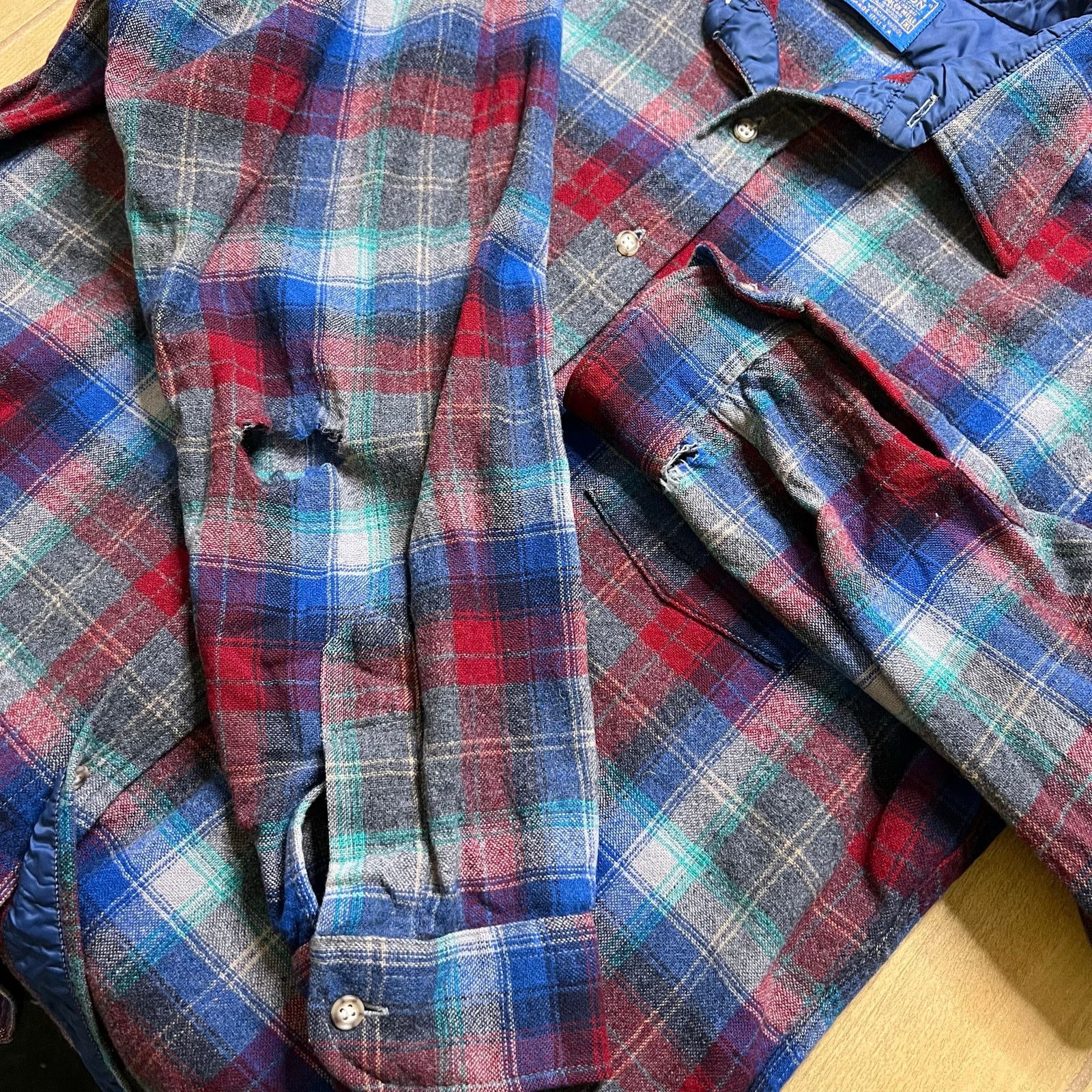 Pendleton Vintage Pendleton Wool Flannel Shirt USA Plaid XL Distress Size US XL / EU 56 / 4 - 7 Thumbnail