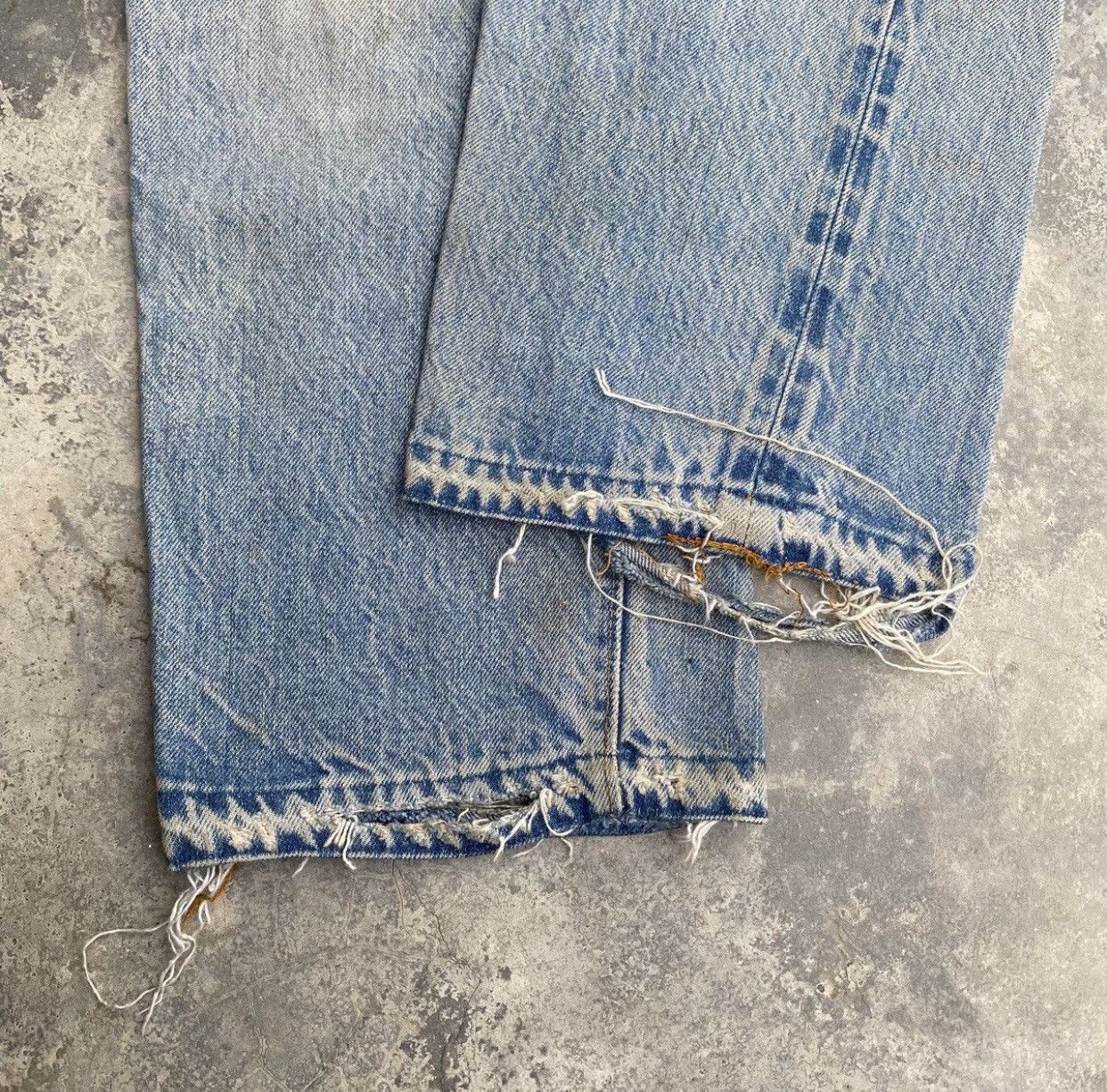 Levi's VINTAGE DISTRESSED LEVIS SELVEDGE Size US 31 - 8 Thumbnail