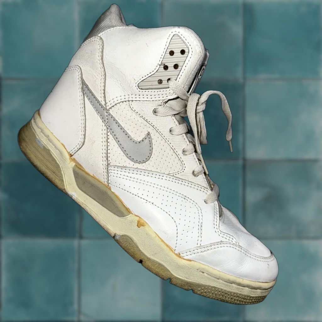 Nike VINTAGE Nike Air Delta Force High Top Sneakers Men’s 8.5 90s White Athletic Sports Size US 9 / EU 42 - 1 Thumbnail