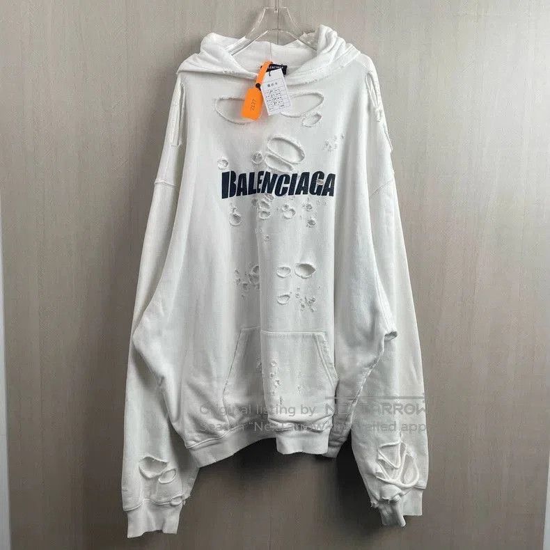 Balenciaga Balenciaga Distressed Logo Sweatshirt. Size US M / EU 48-50 / 2 - 1 Thumbnail