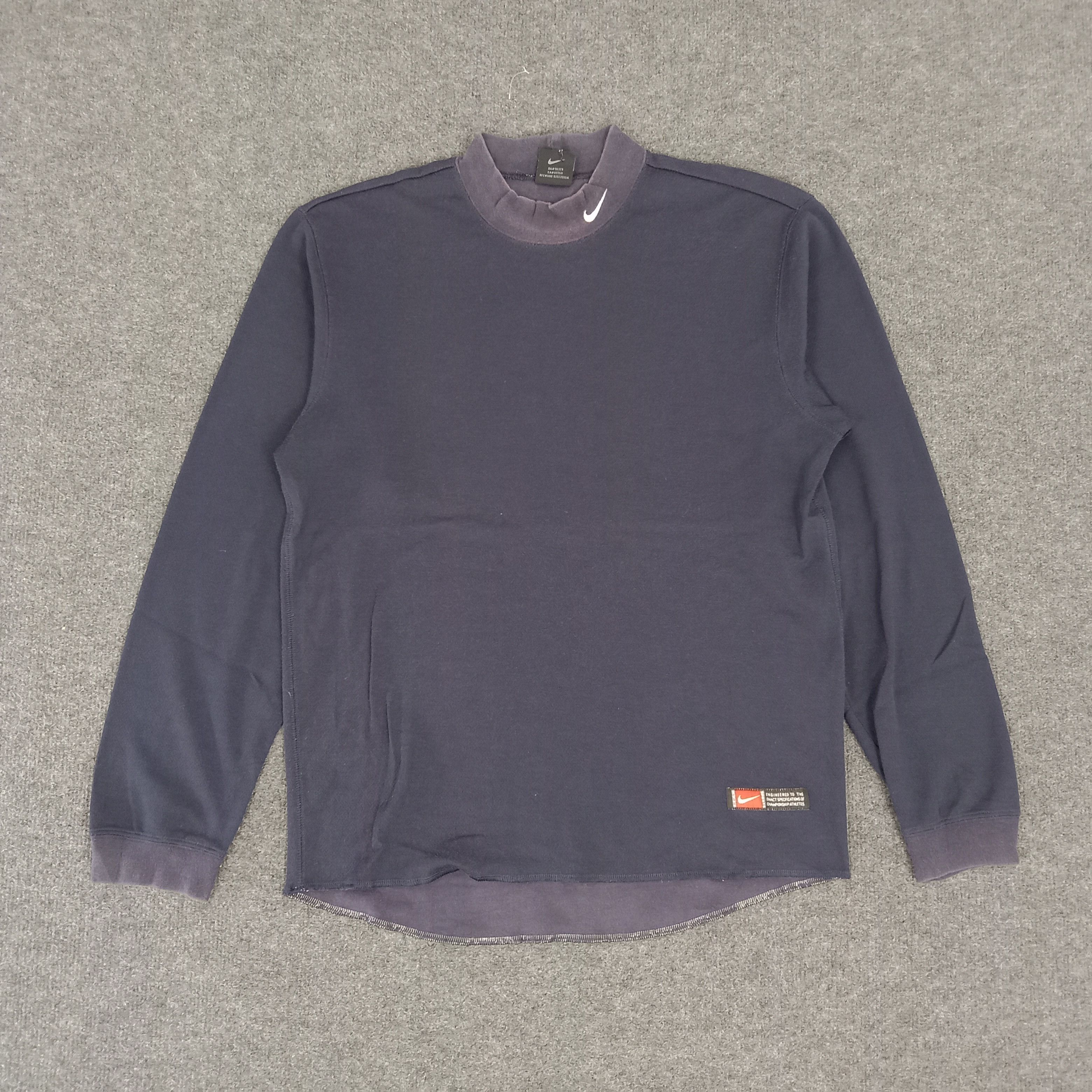 Nike Nike Small Logo Sportswear Style Tshirt Size US L / EU 52-54 / 3 - 1 Thumbnail