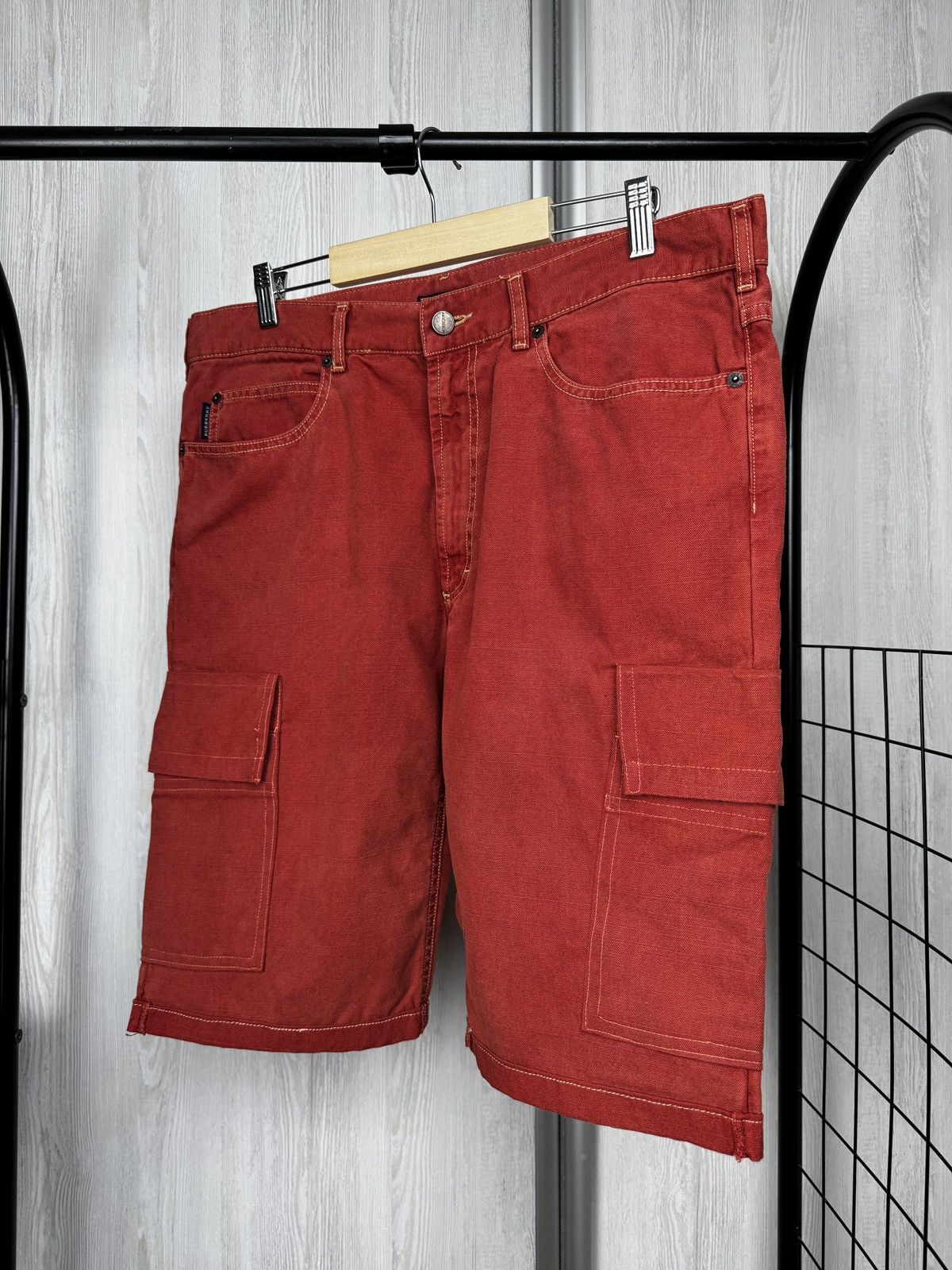 Burberry Burberry London brick red cotton cargo nova check shorts Size US 38 / EU 54 - 5 Thumbnail