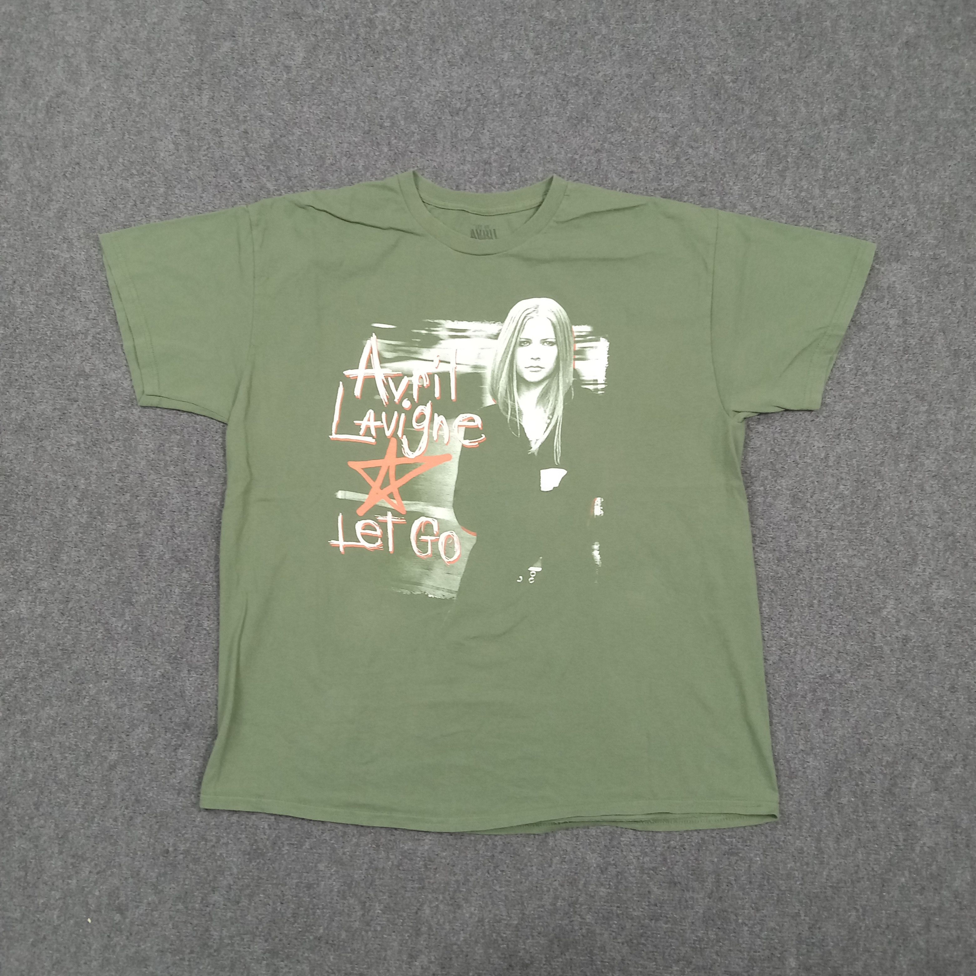 Band Tees Avril Lavigne Let Go Cover Album Solo Singer Tshirt C285N79 Size US XL / EU 56 / 4 - 1 Thumbnail