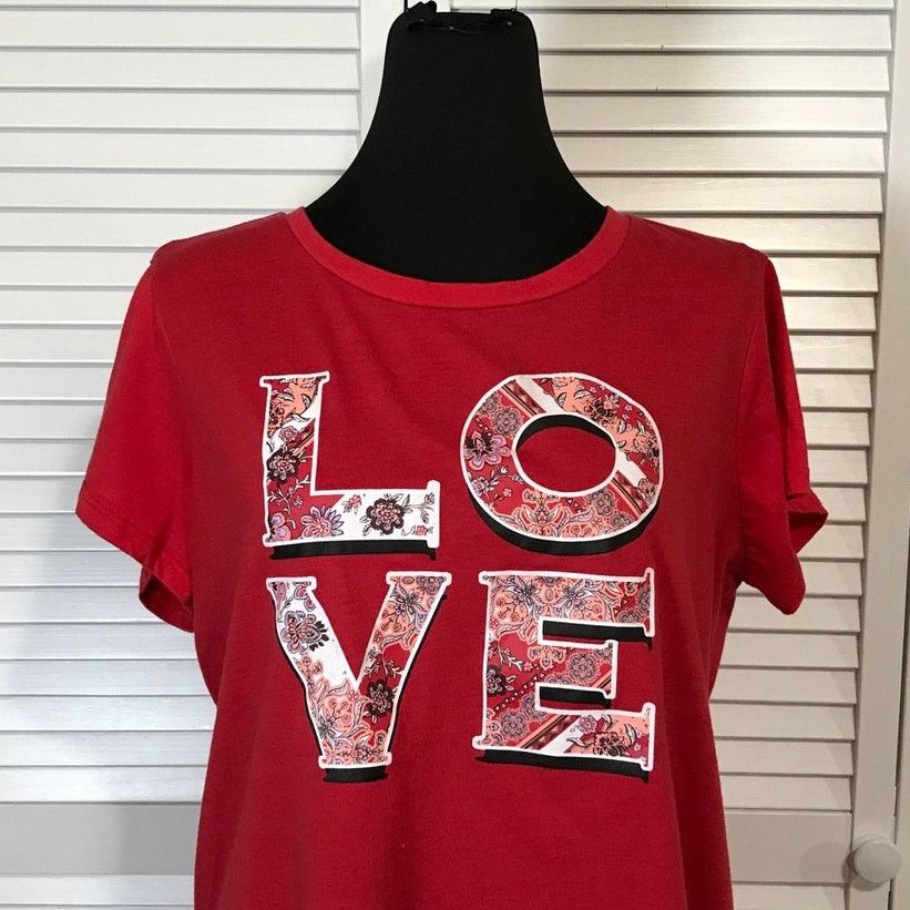 Other Bobbie Brooks Red Floral LOVE Graphic T-shirt L Size L / US 10 / IT 46 - 3 Thumbnail
