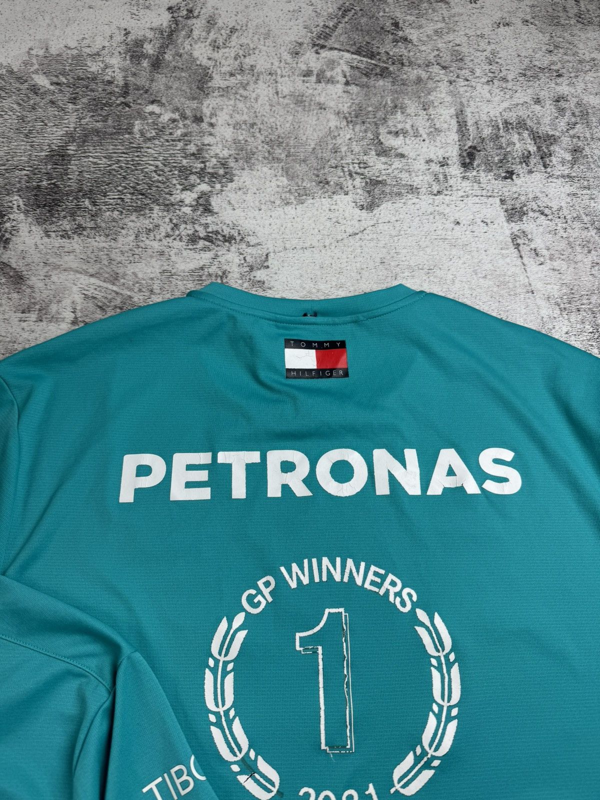 Tommy Hilfiger x2 Petronas AMG Winners 2021 2022 Moto Racing Formula 1 T Shirt Men’s Tee Jersey Size US L / EU 52-54 / 3 - 7 Thumbnail