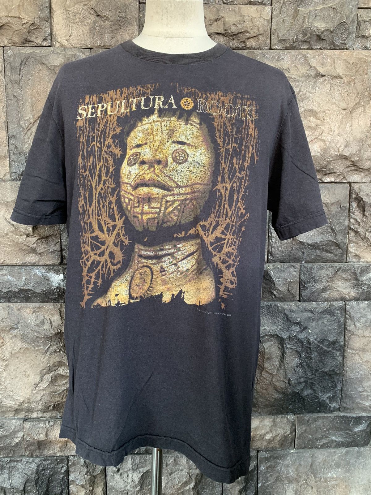 image of Band Tees x Rock T Shirt Vintage Sepultura Roots Heavy Metal Band T Shirt in Black (Size Medium)