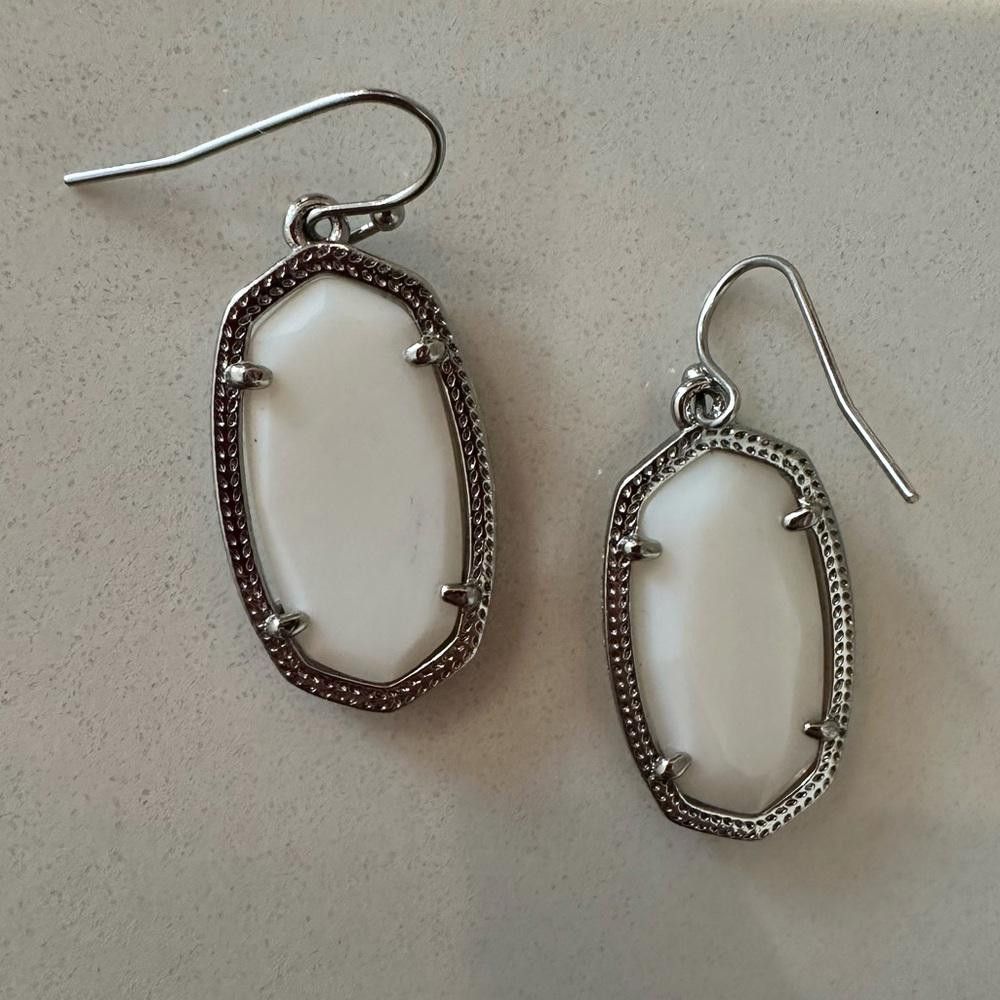 Kendra Scott Kendra Scott Dani White Pearl and Silver Drop Earrings Size ONE SIZE - 5 Thumbnail