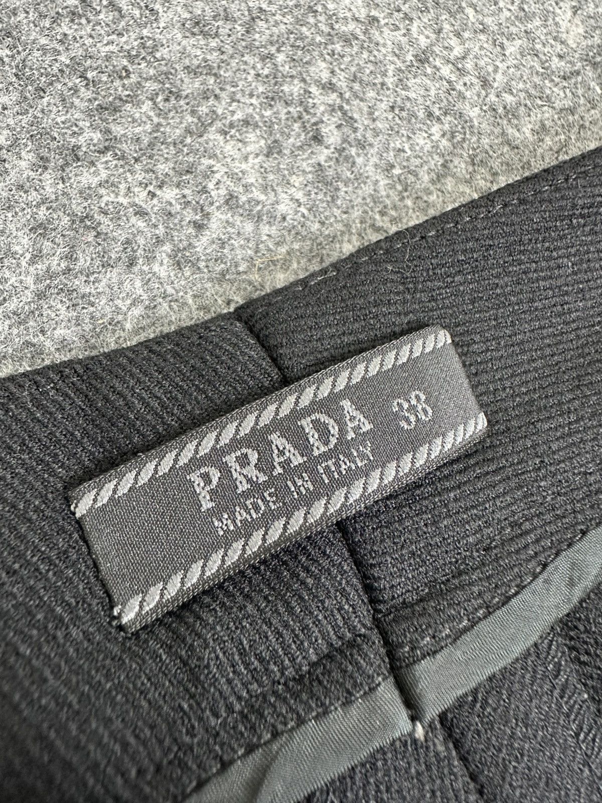 Prada Prada - Technical Wool Zipped Cuffs - Trouser Pants in Black Size 26" / US 2 / IT 38 - 10 Thumbnail
