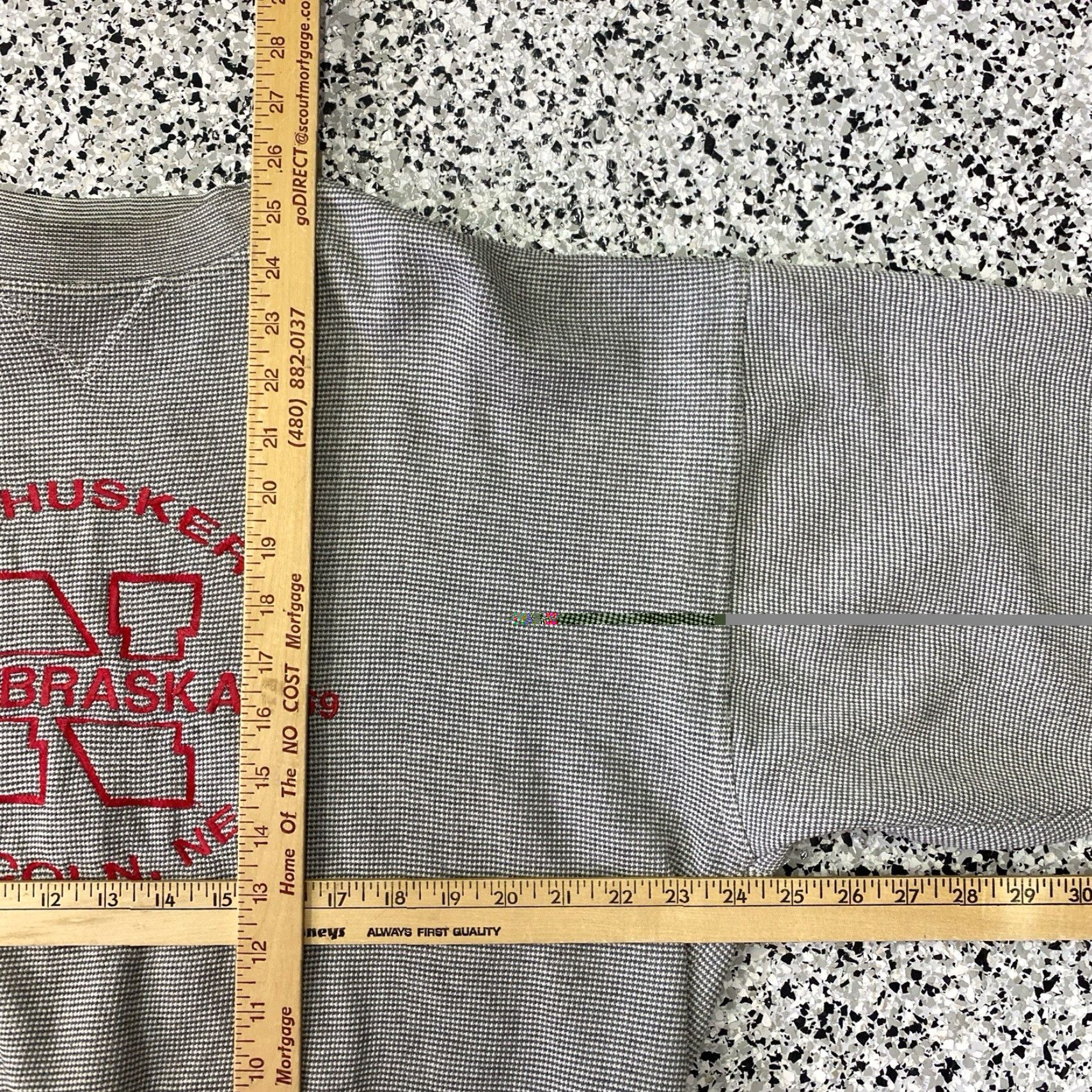 Vintage VINTAGE Nebraska Huskers Sweatshirt Mens Medium Crewneck Gray Logo Pullover Winter Football Mens Size US M / EU 48-50 / 2 - 3 Thumbnail