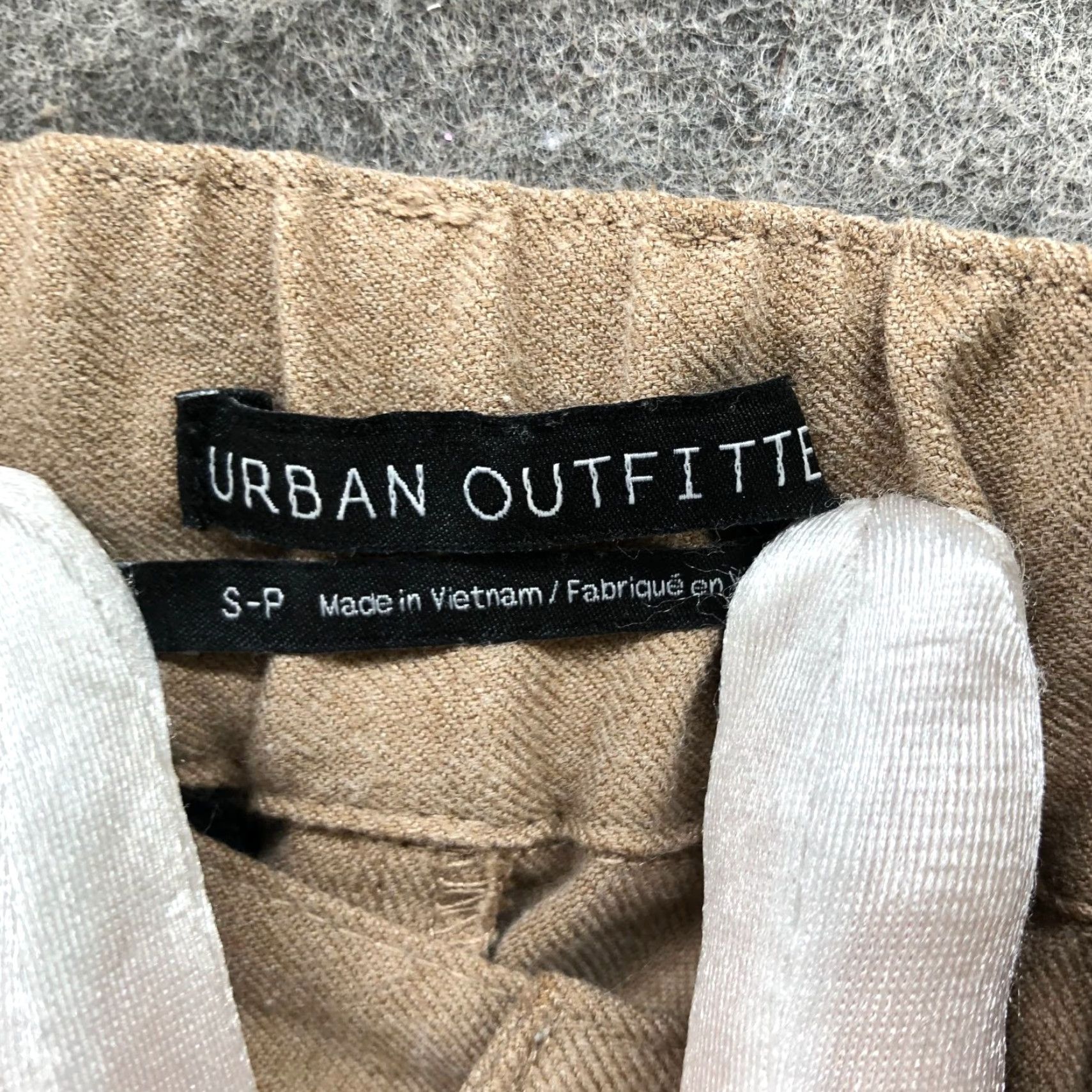 Urban Outfitters VINTAGE? No. Urban Outfitters Pleated Front Wide Leg Dress Pants Womens S Beige High Waisted Size 28" / US 6 / IT 42 - 3 Thumbnail
