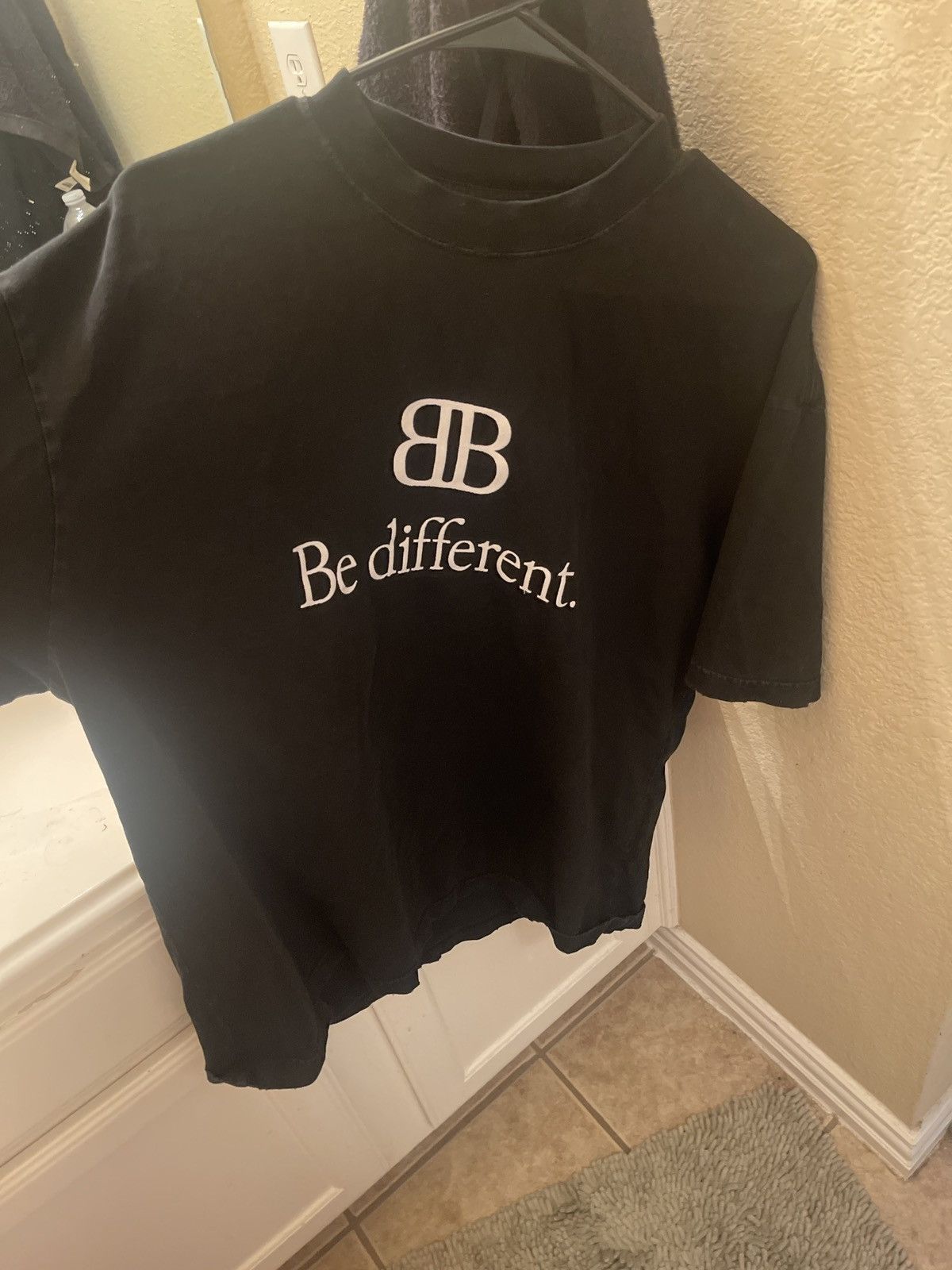 Balenciaga BALENCIAGA BE-DIFFERENT TEE Size US M / EU 48-50 / 2 - 1 Thumbnail