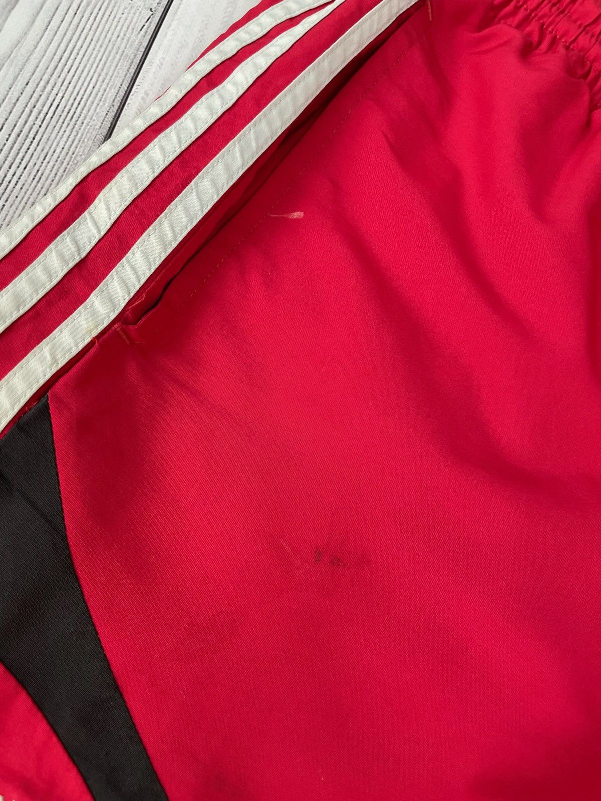 Adidas Vintage adidas Ajax soccer shorts size S red Size US 30 / EU 46 - 4 Thumbnail