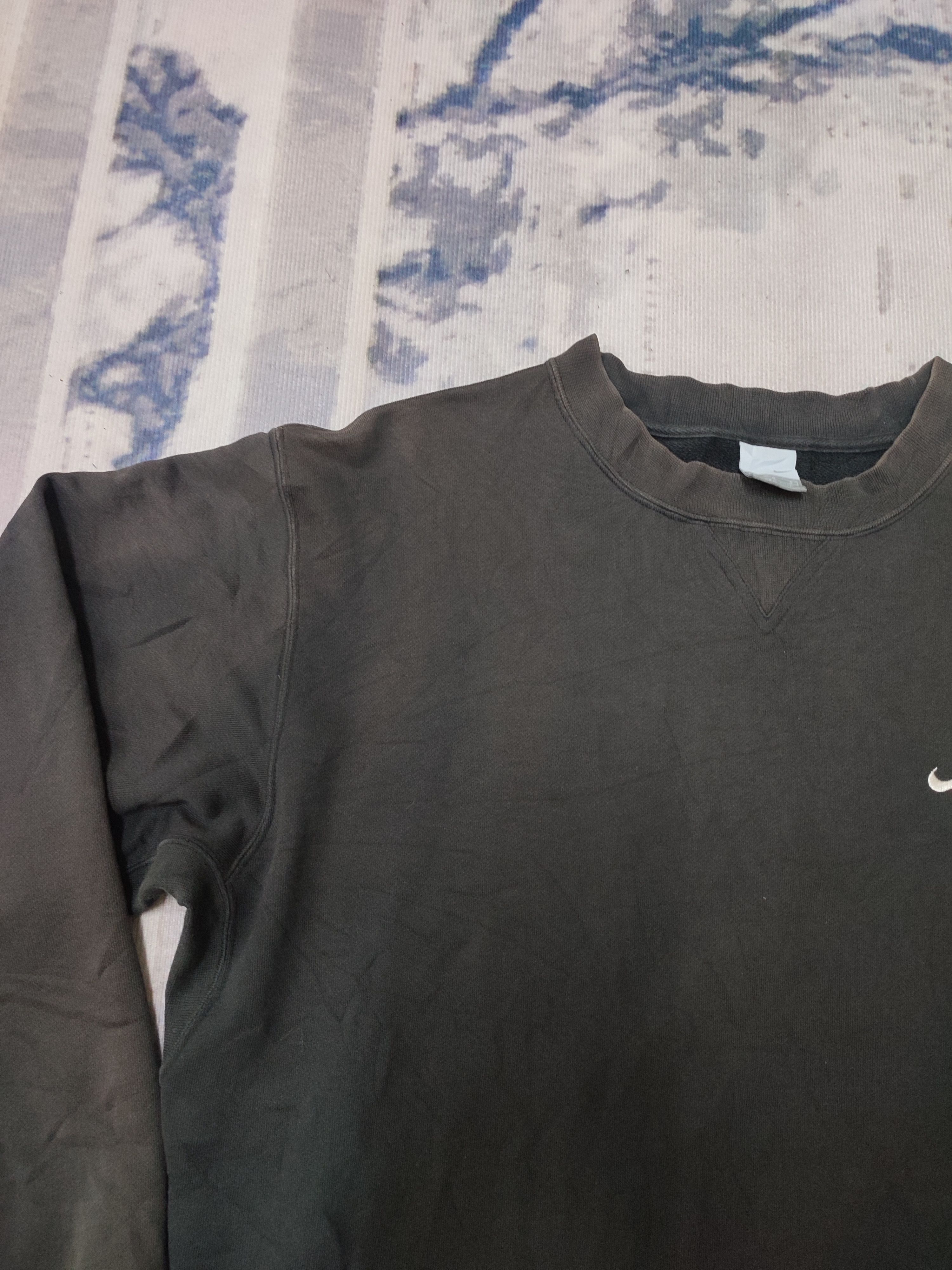 Nike CRAZY THRASHED NIKE Y2K SMALL LOGO SWEATSHIRTS RARE Size US L / EU 52-54 / 3 - 7 Thumbnail